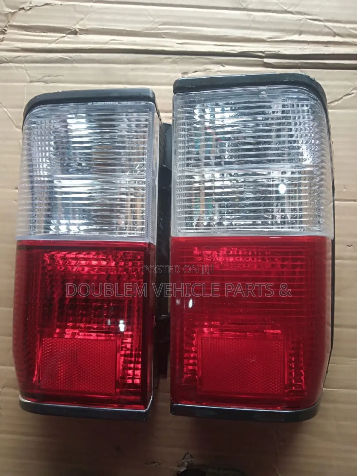 Tail Lamp/Rear Lights/Backlights Nissan Vanette/Mazda Bongo Red/Clear