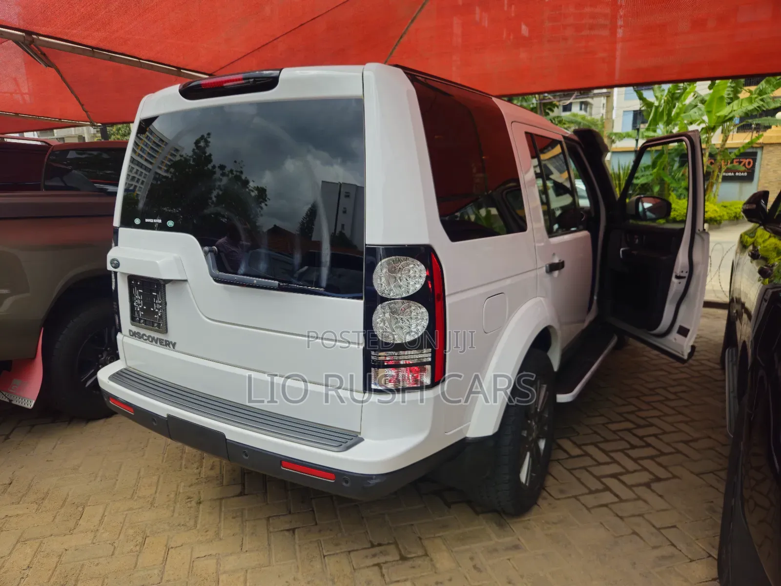 Land Rover Discovery 2015 White