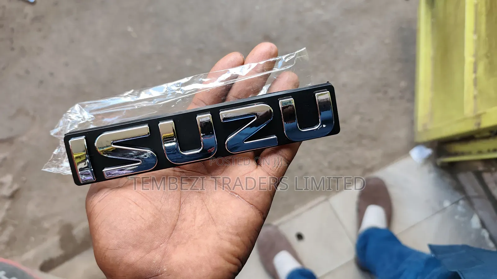 Front Grille Isuzu Logo/Name