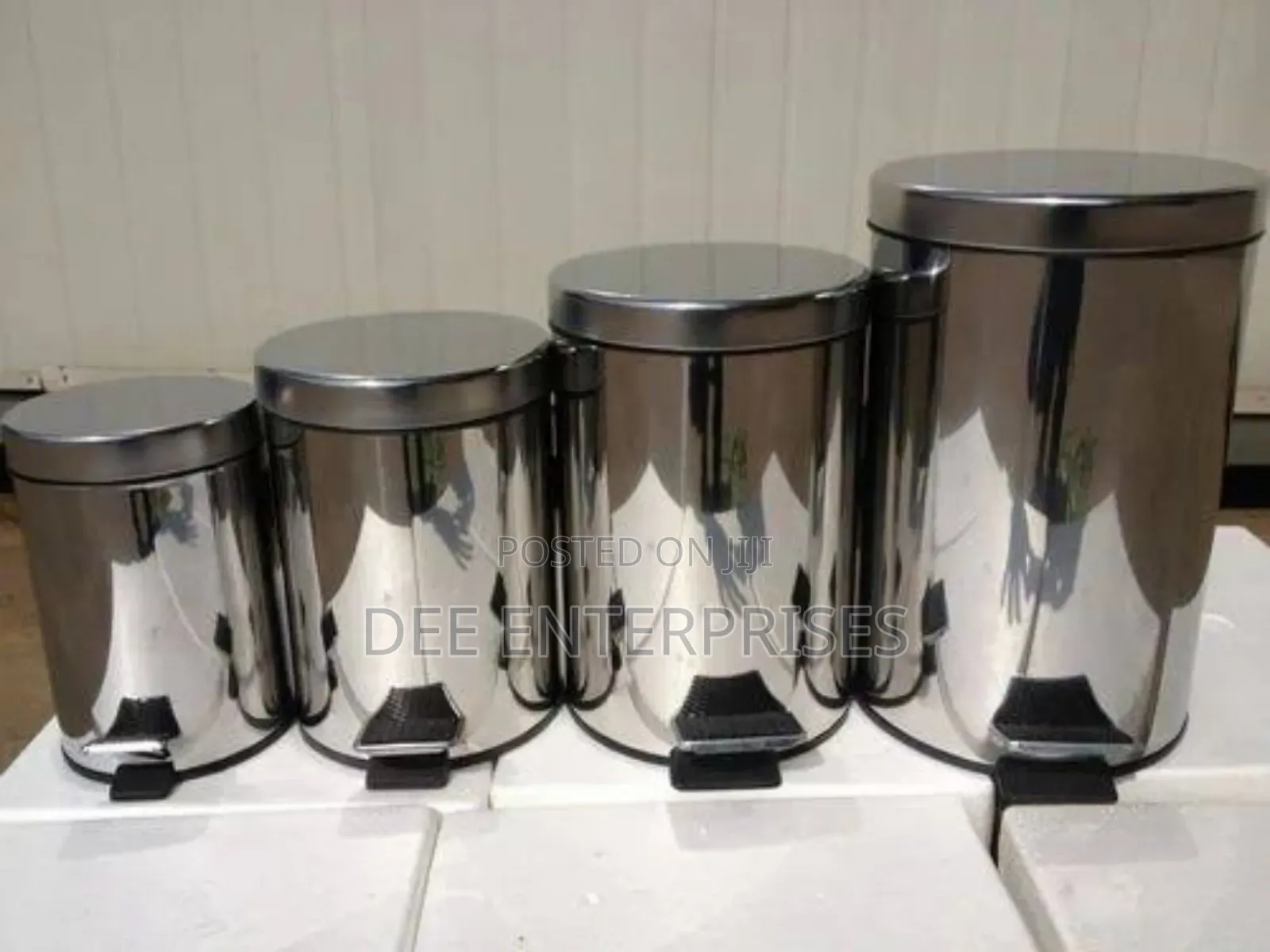 Stainless Steel Pedal Dustbin With Plastic Inner Bucket