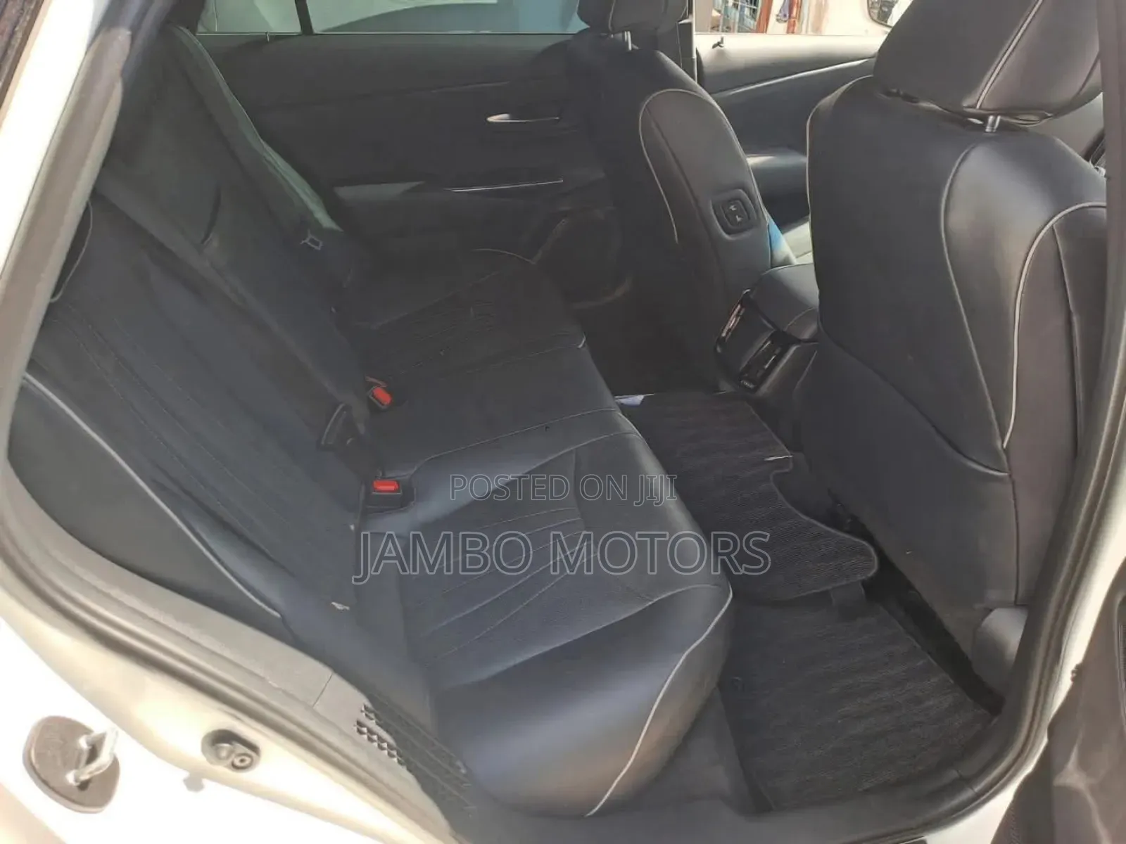 Toyota Crown 2019 White