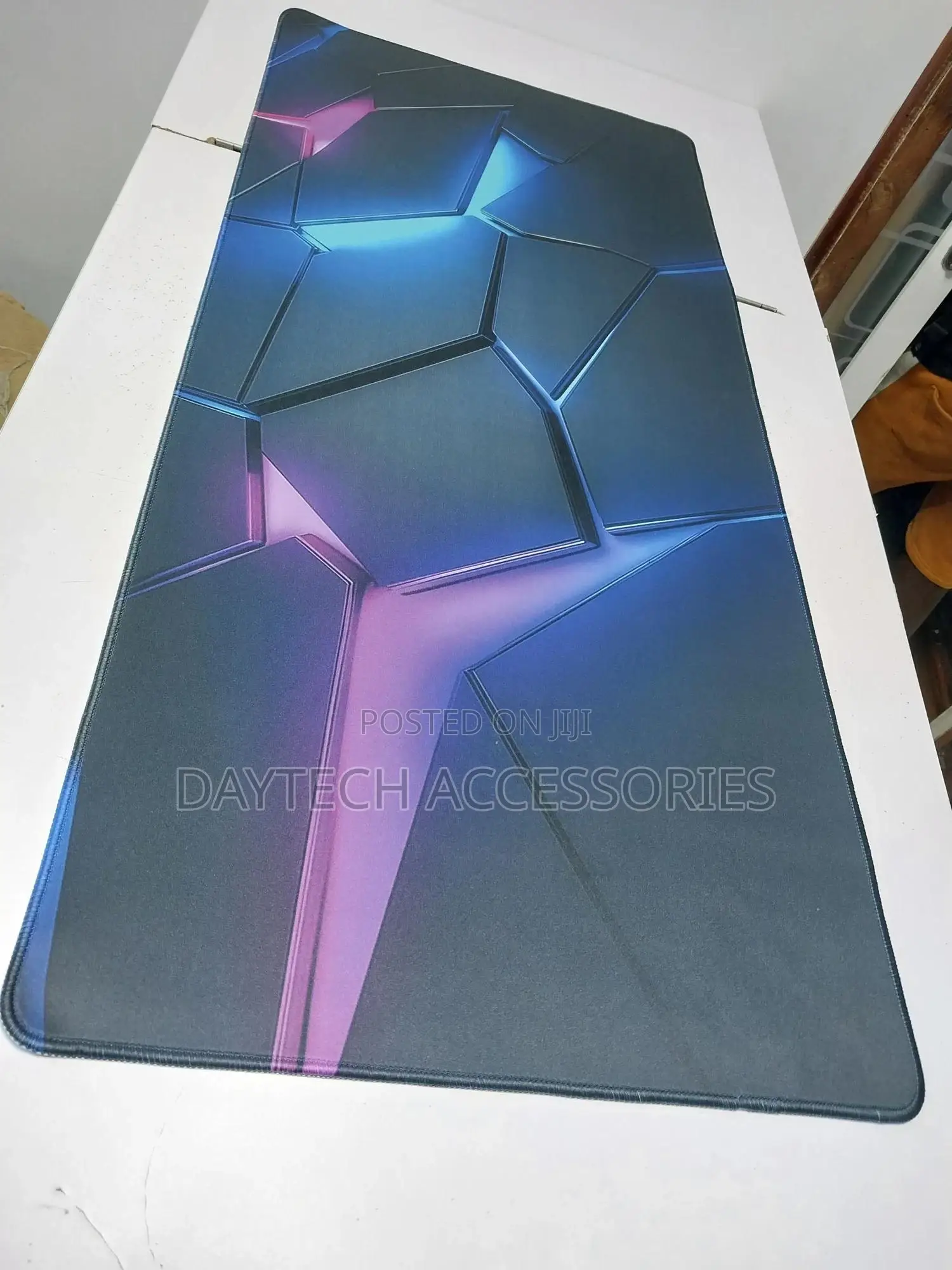 An Extended Large-Sized Gaming Mouse Pad