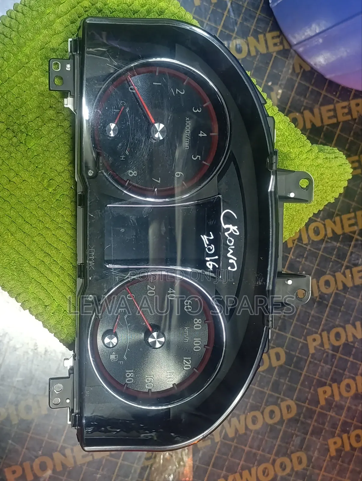 Toyota Crown Dashboard Gauge Cluster/ Speedometer Clock