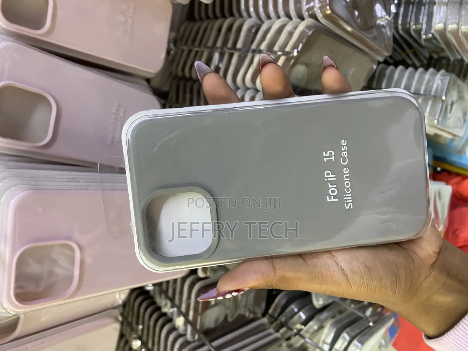 Aqear iPhone 15 Pro Liquid Silicone Case With Microfiber Lining