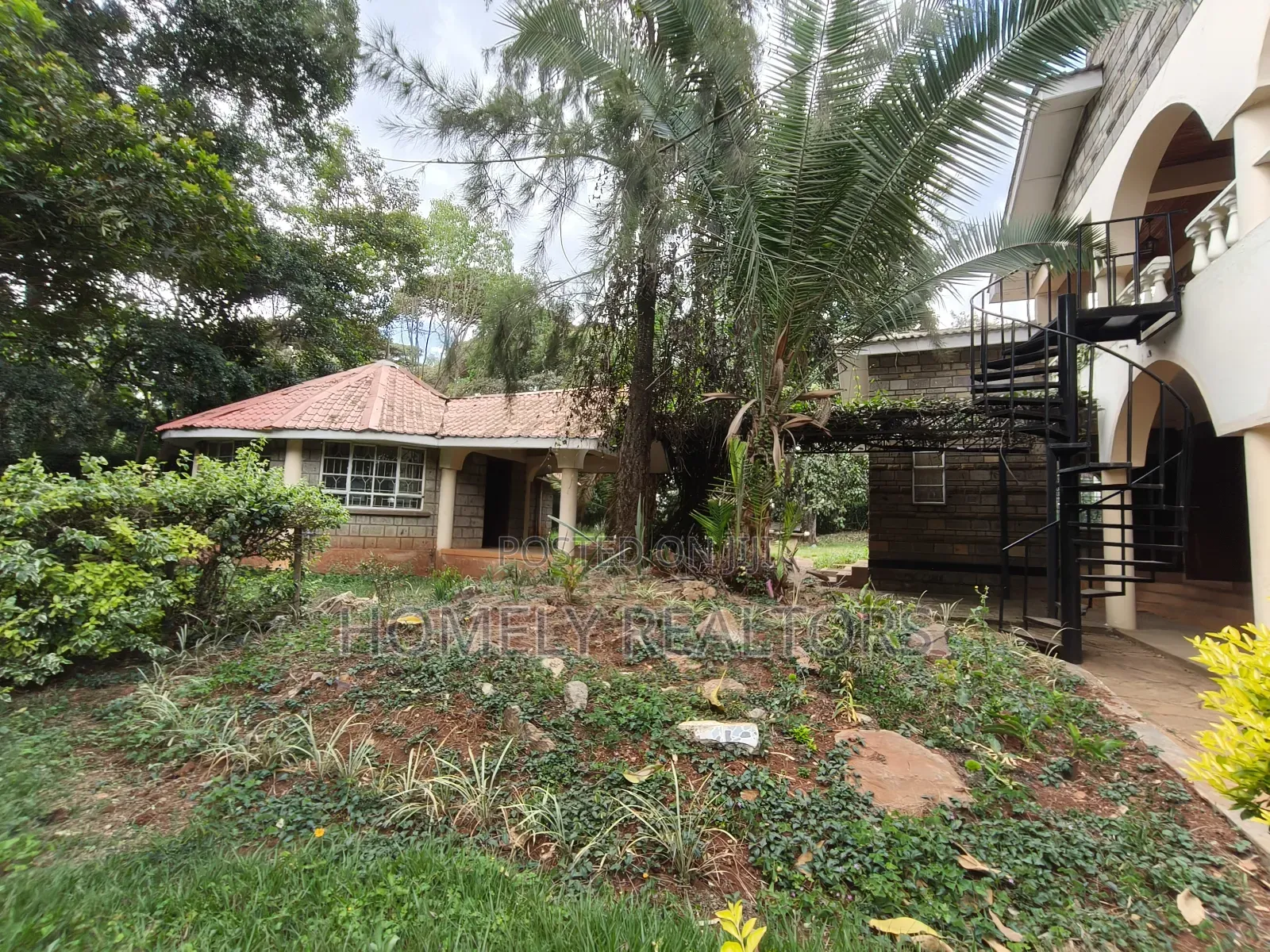6bdrm Maisonette in Nairobi, Karen for rent