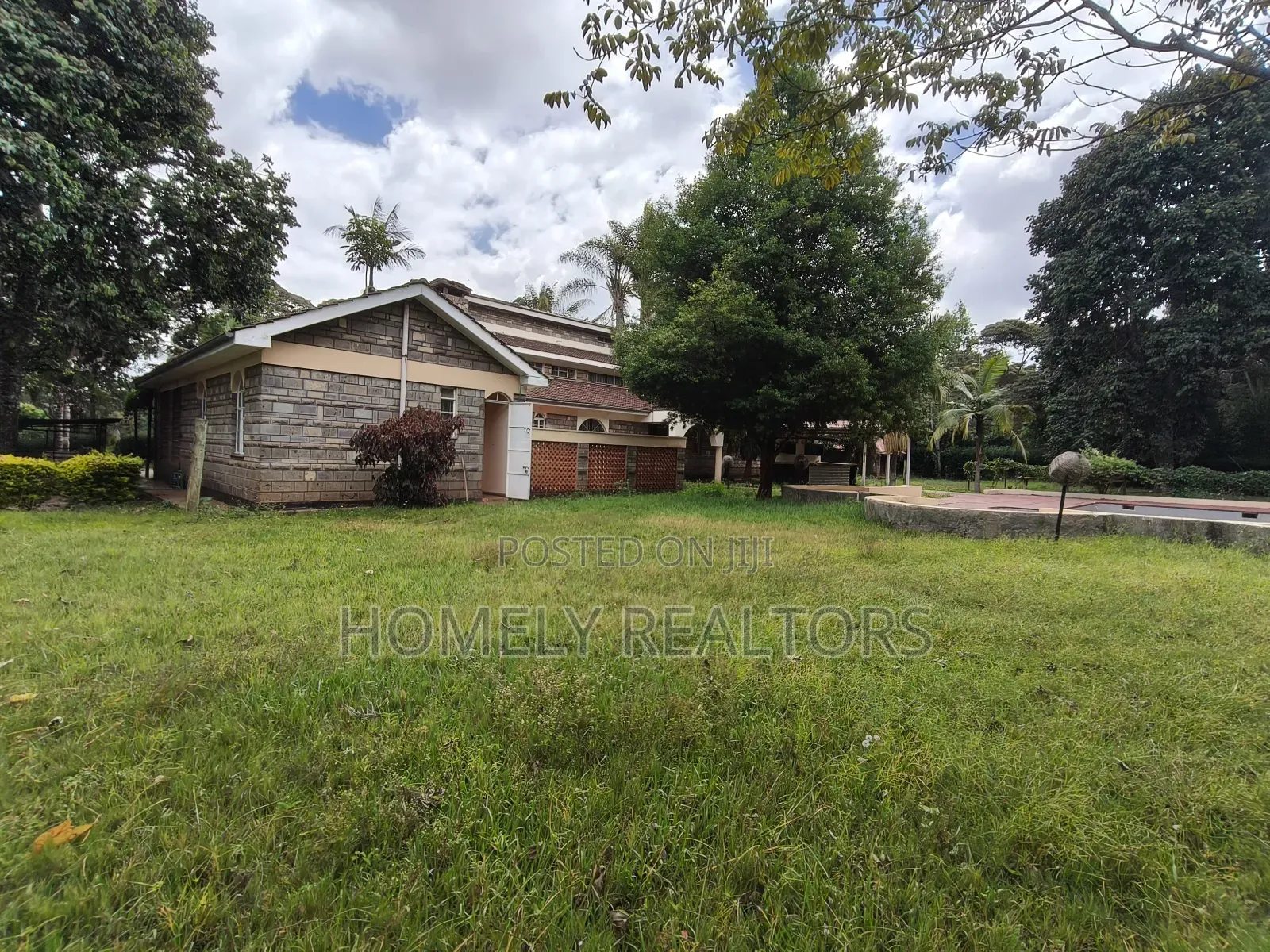 6bdrm Maisonette in Nairobi, Karen for rent
