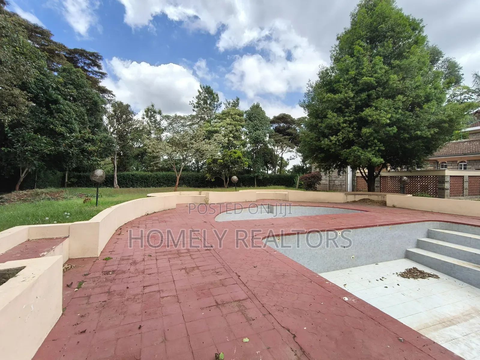 6bdrm Maisonette in Nairobi, Karen for rent