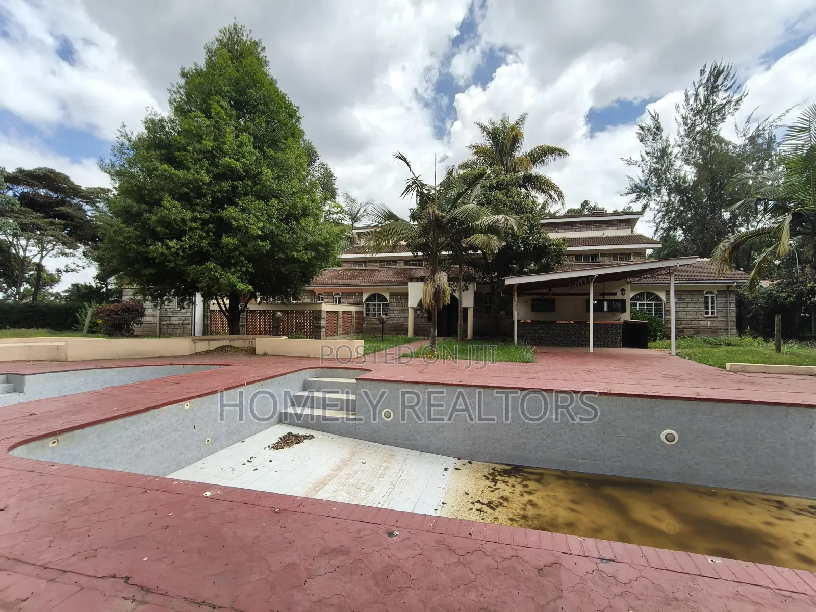 6bdrm Maisonette in Nairobi, Karen for rent