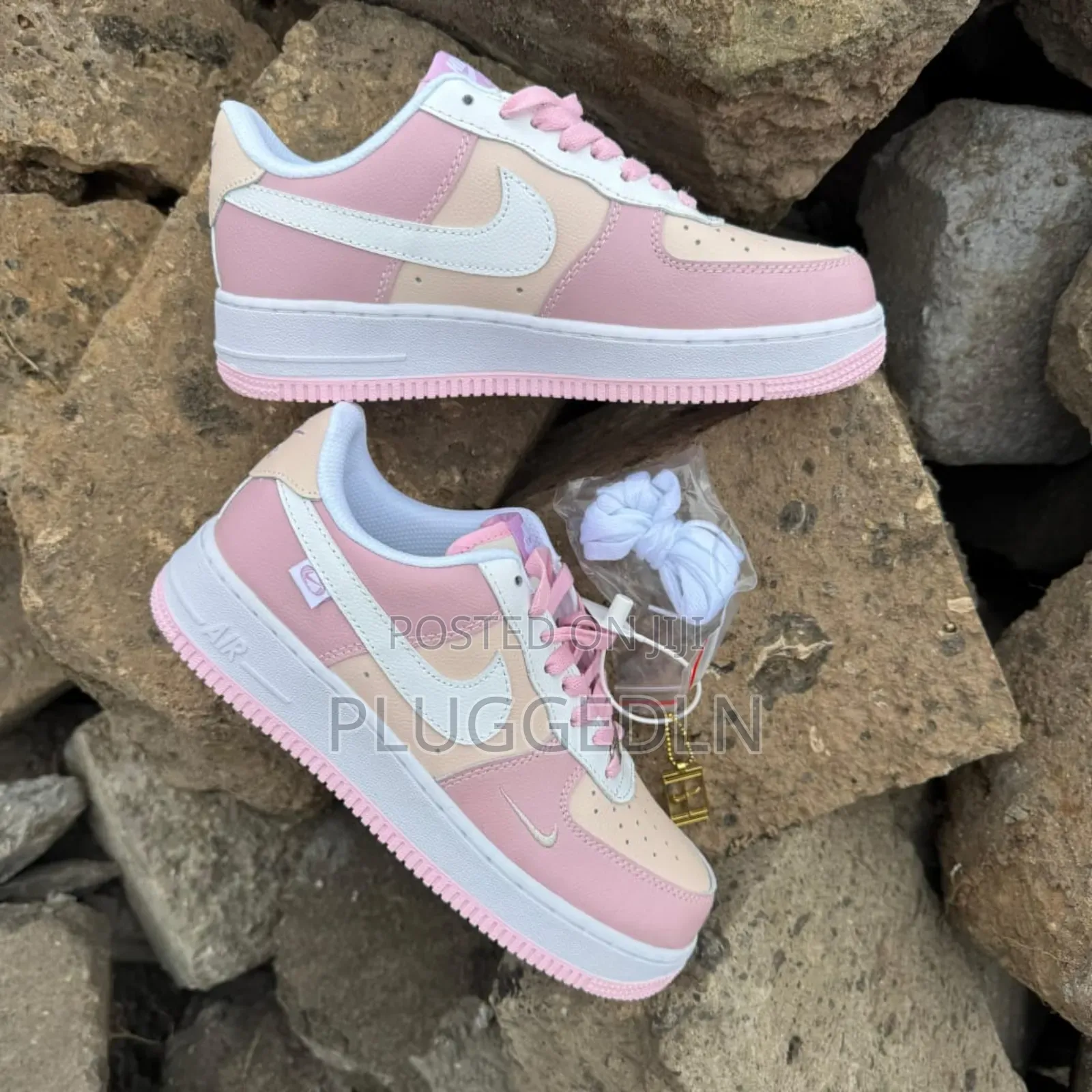 Nike Air Force 1 Low-Top Sneakers9