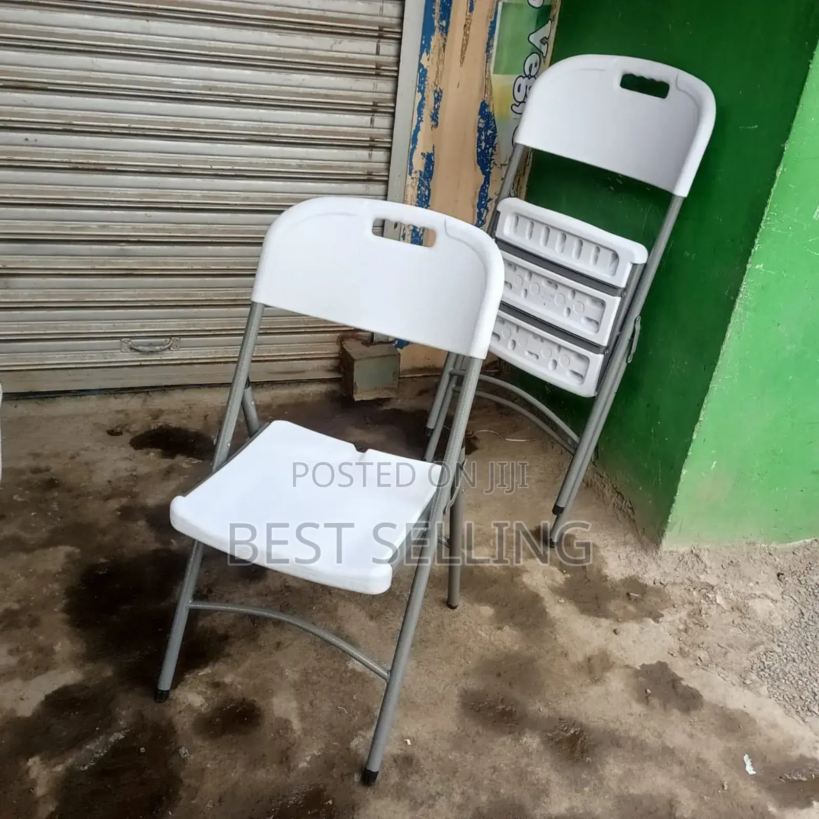 Folderable Chairs White in Color