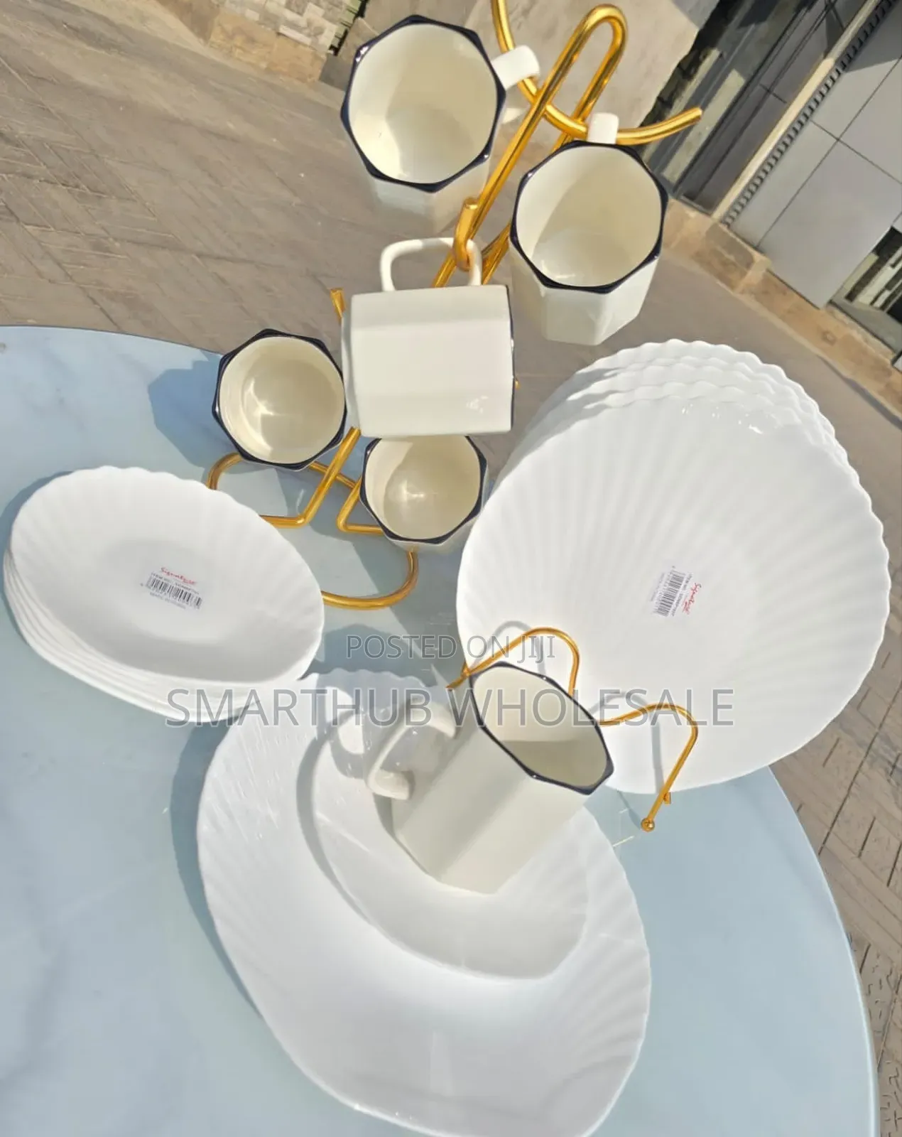 Brand New Dinner Set 24 Pieces