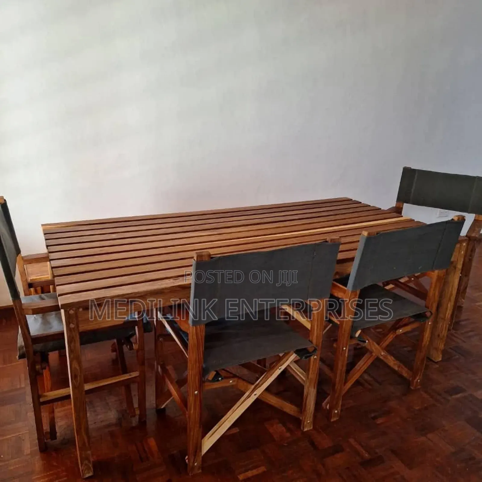 Wooden Foldable Set With a Solid Table
