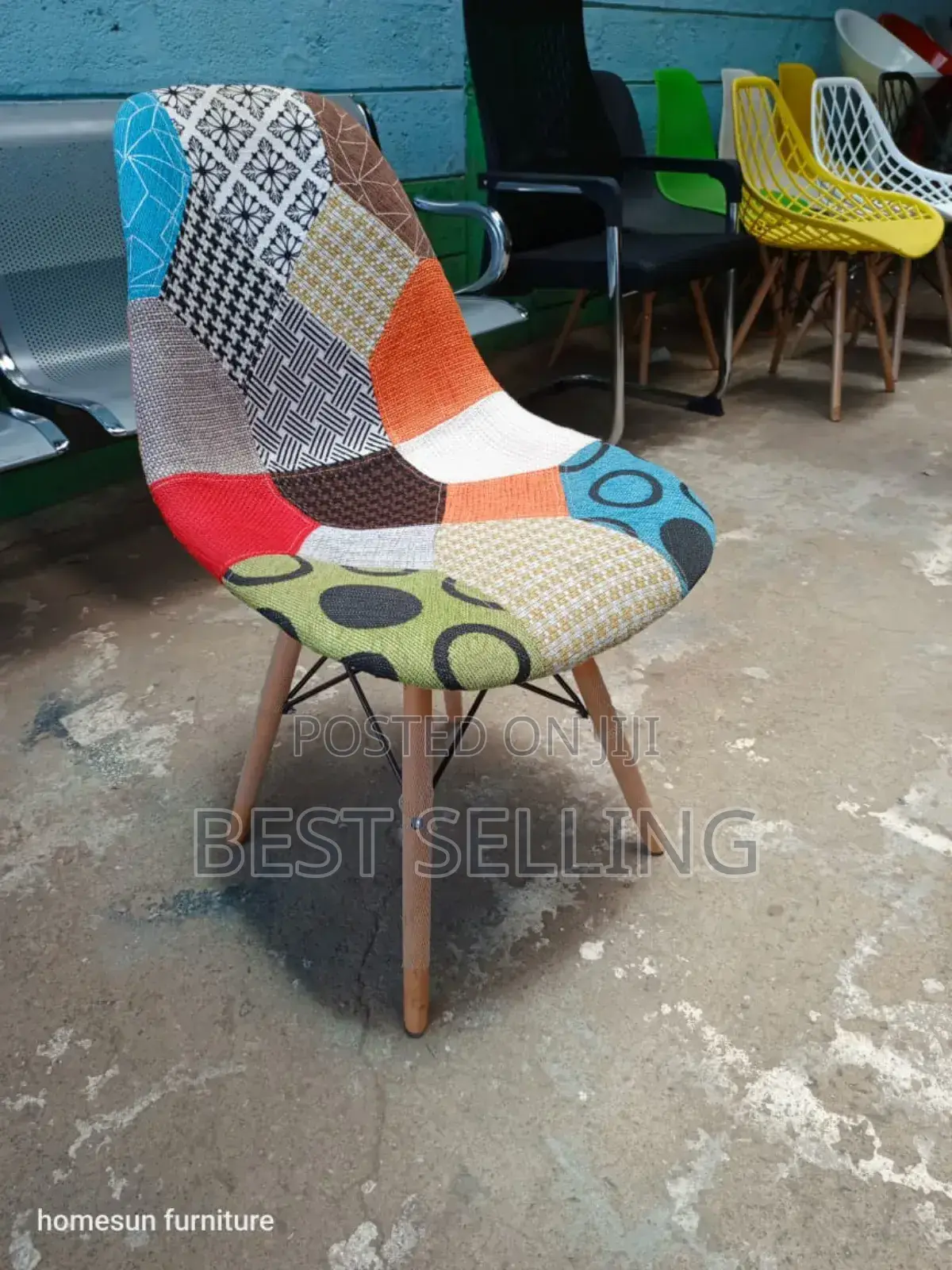 Eames Chair With Kitege