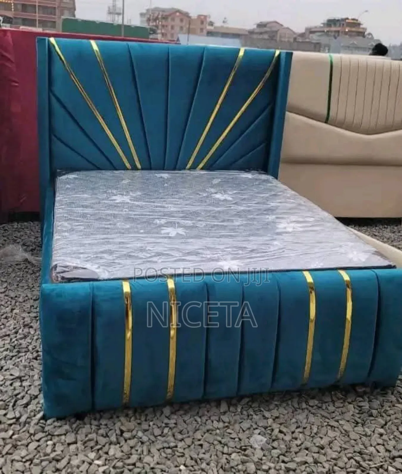 Chester Bed 5by6 Double Gold Ripping