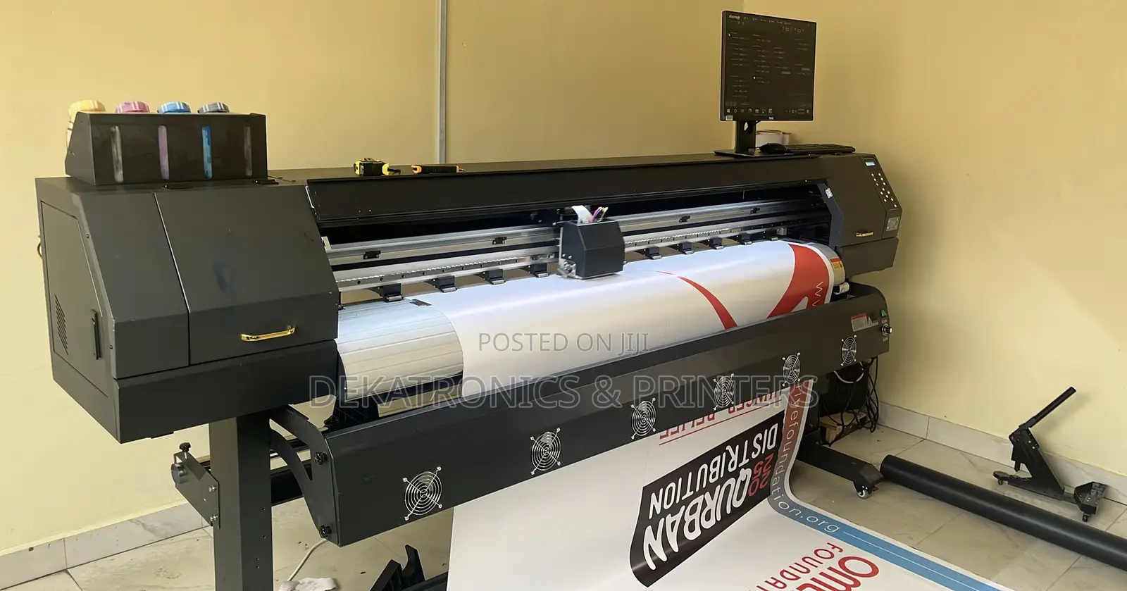 Slightly Used Yh-1800a Eco-Solvent Large Format Printer