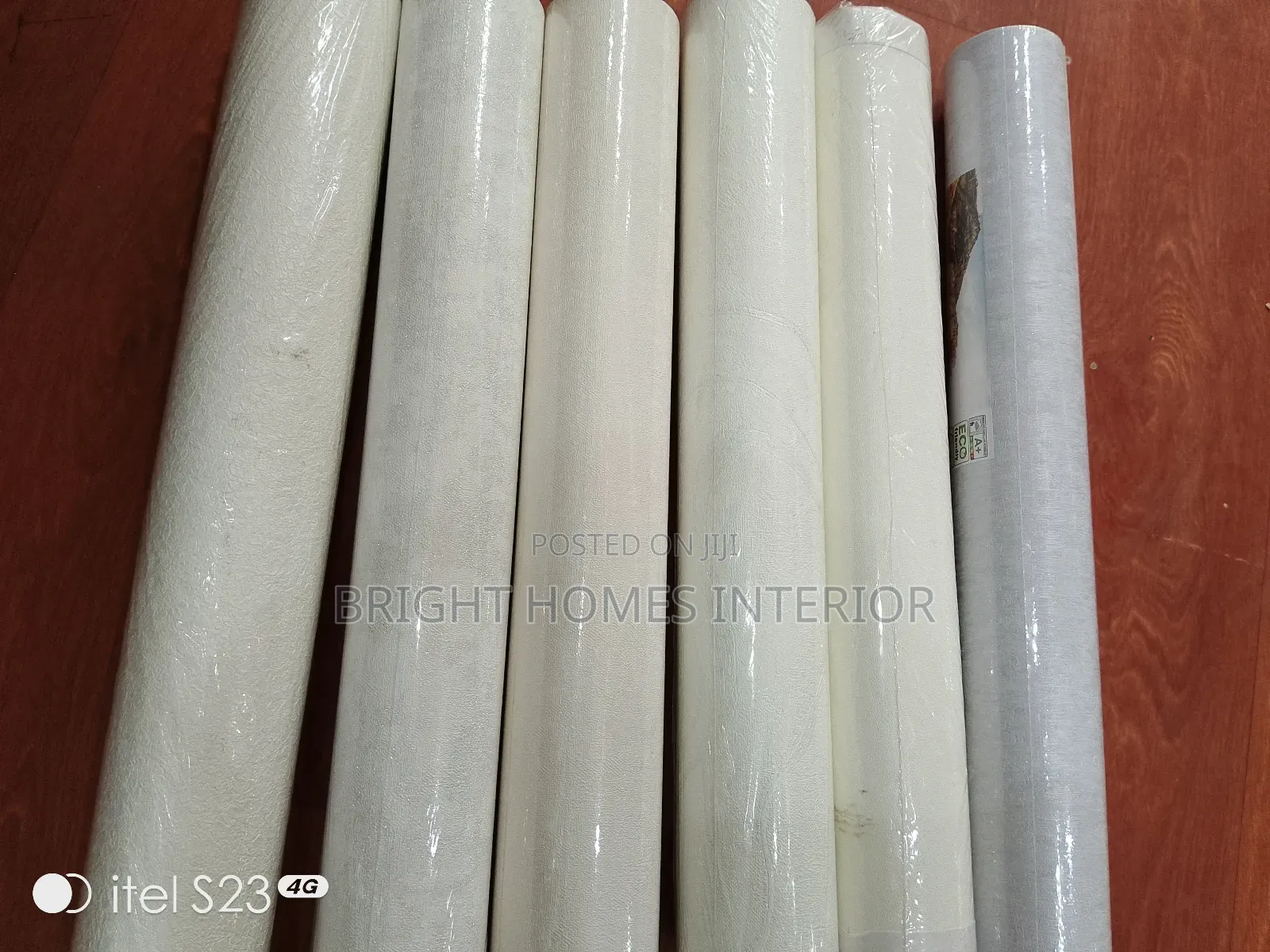 Textured Plain White Quality Wallpaper