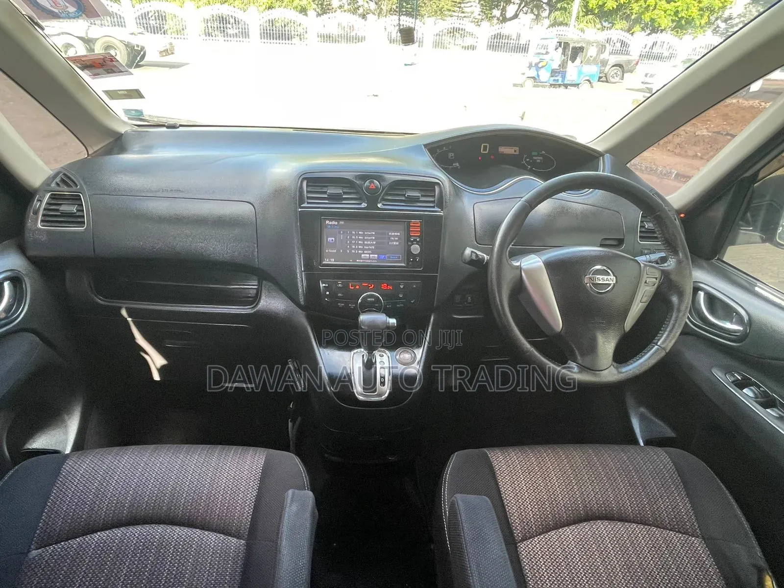 Nissan Serena 2014 Silver