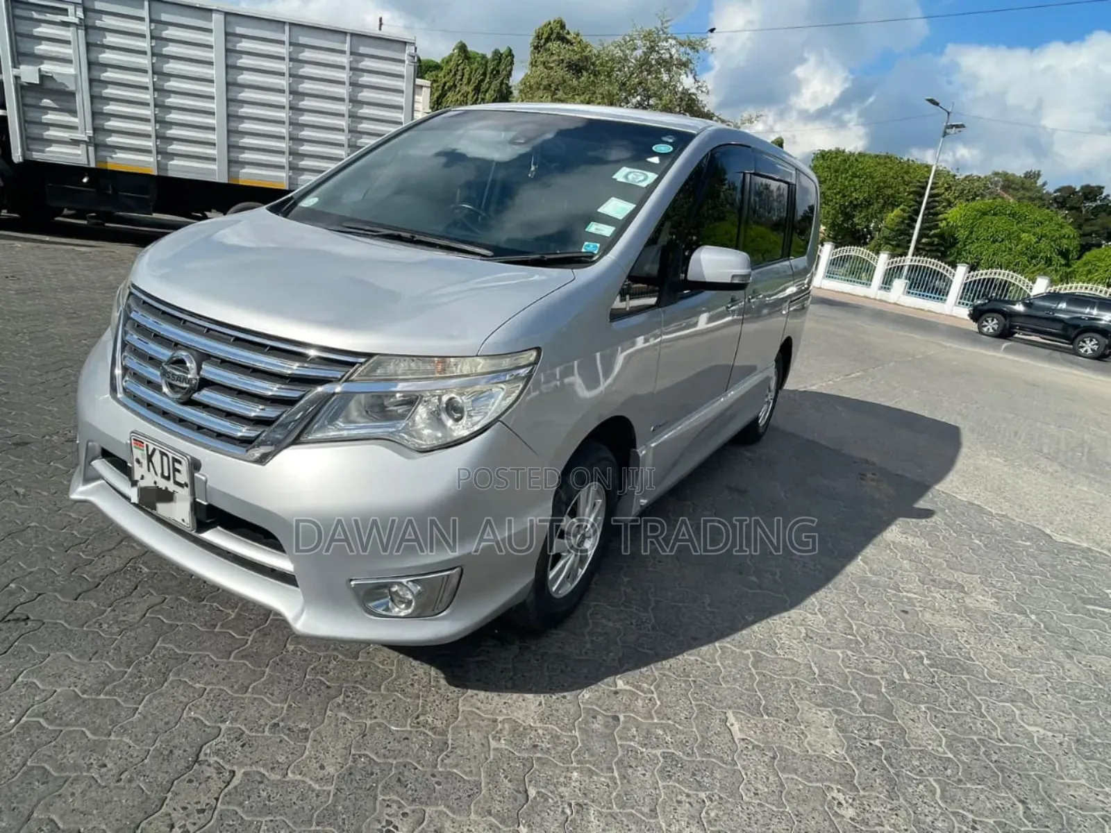 Nissan Serena 2014 Silver