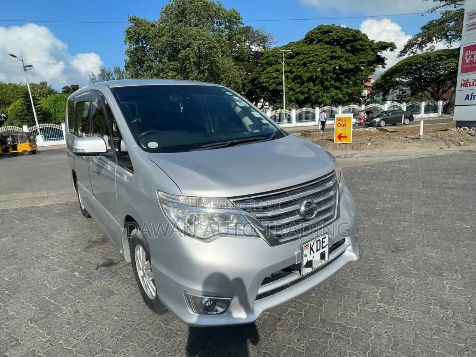 Nissan Serena 2014 Silver
