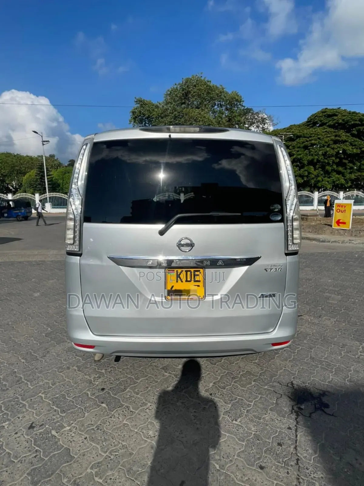 Nissan Serena 2014 Silver