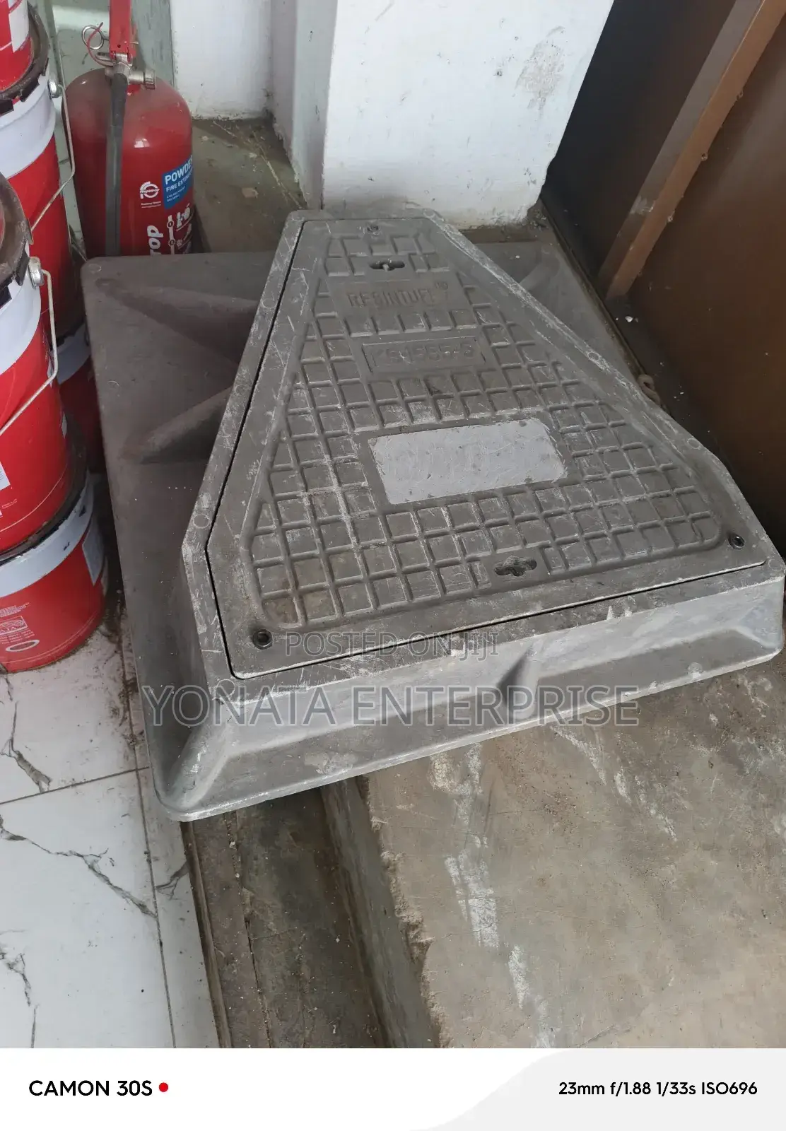 Heavy Duty 40t Triangular Opening Manhole Cover 700*700