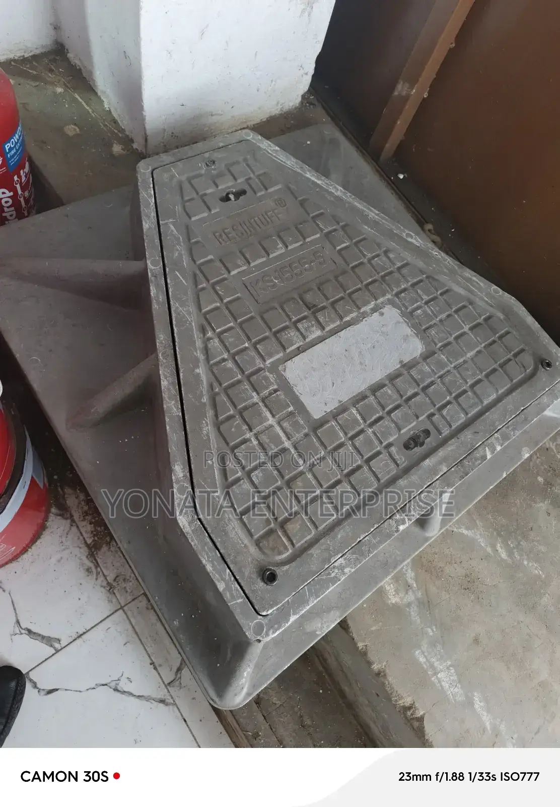 Heavy Duty 40t Triangular Opening Manhole Cover 700*700