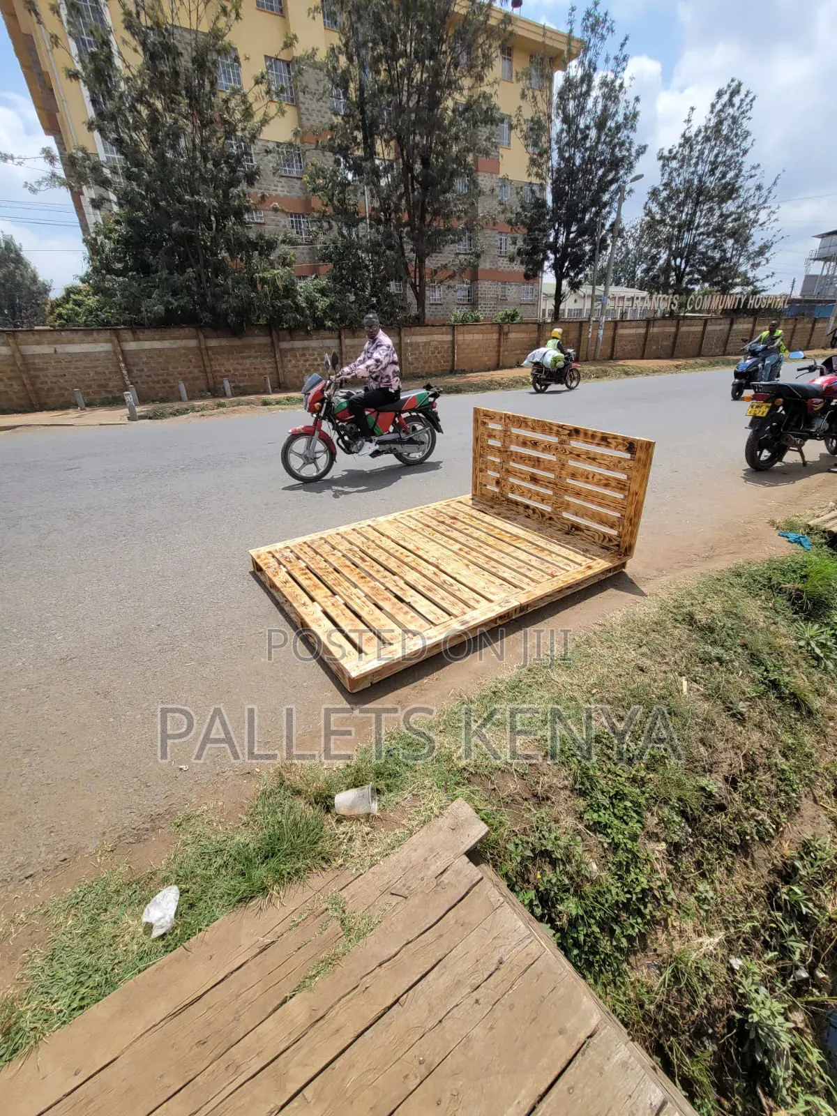 Durable and Functional 5 ×6feet Pallet Bed. (Cpd10)
