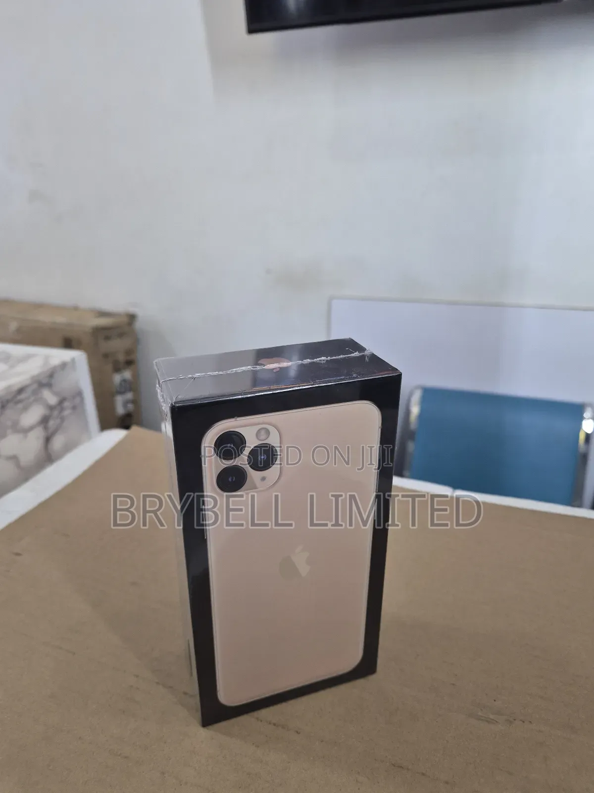 New Apple iPhone 11 Pro Max 256 GB Gold
