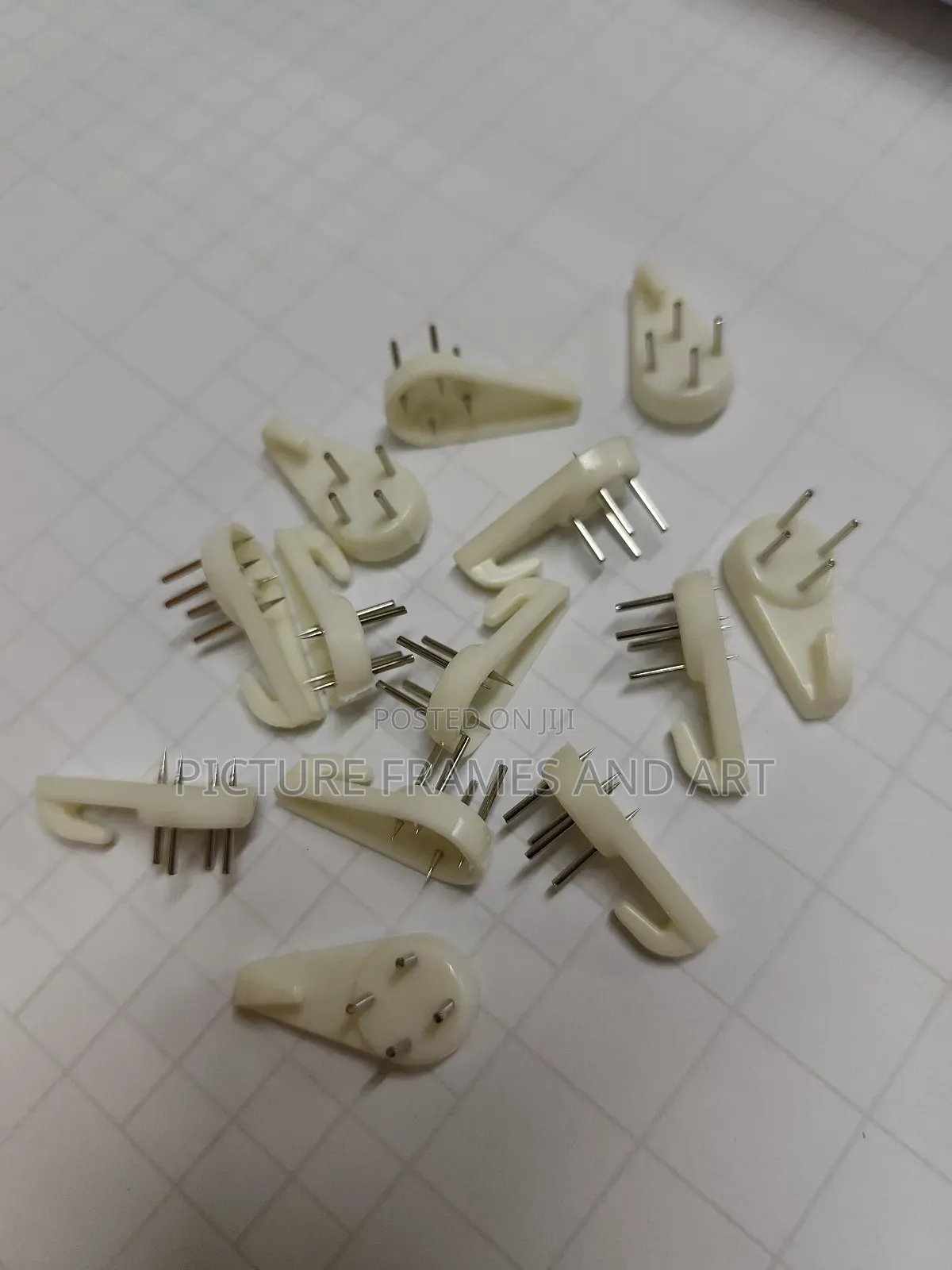 Medium Traceless Picture Hanging Hooks