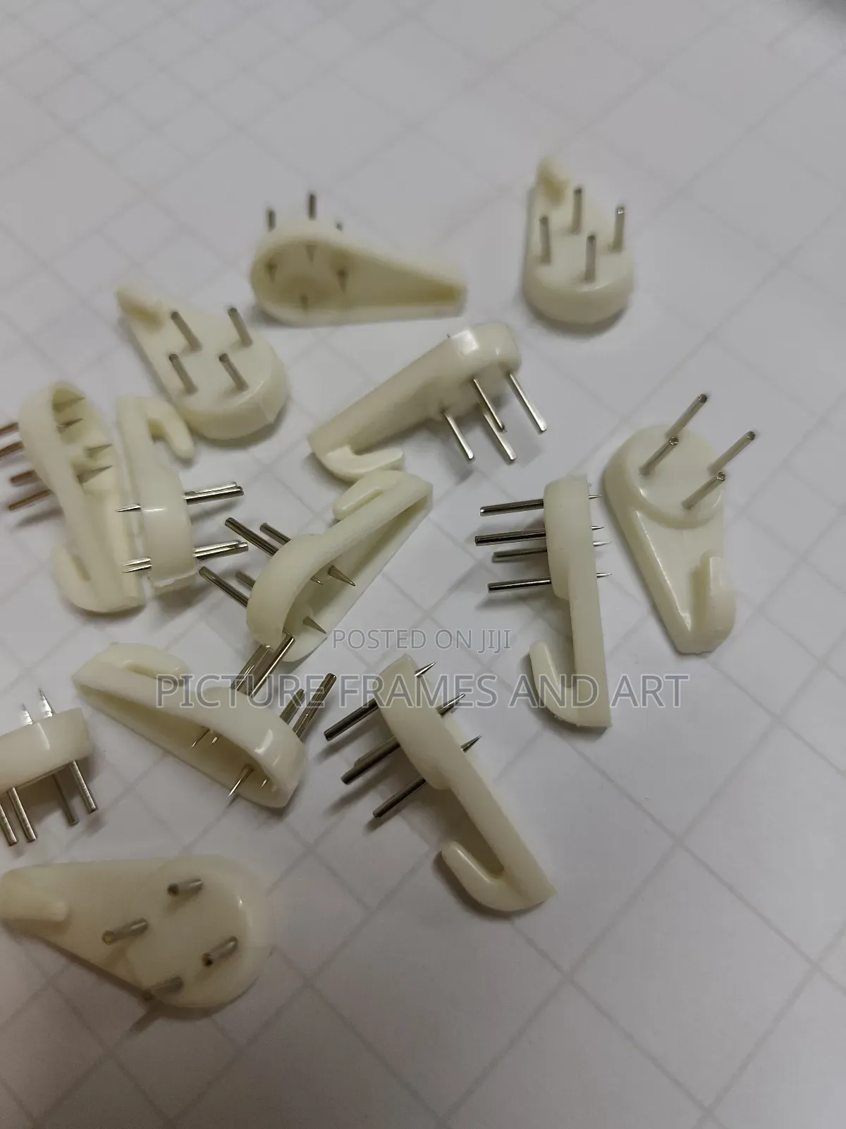 Medium Traceless Picture Hanging Hooks