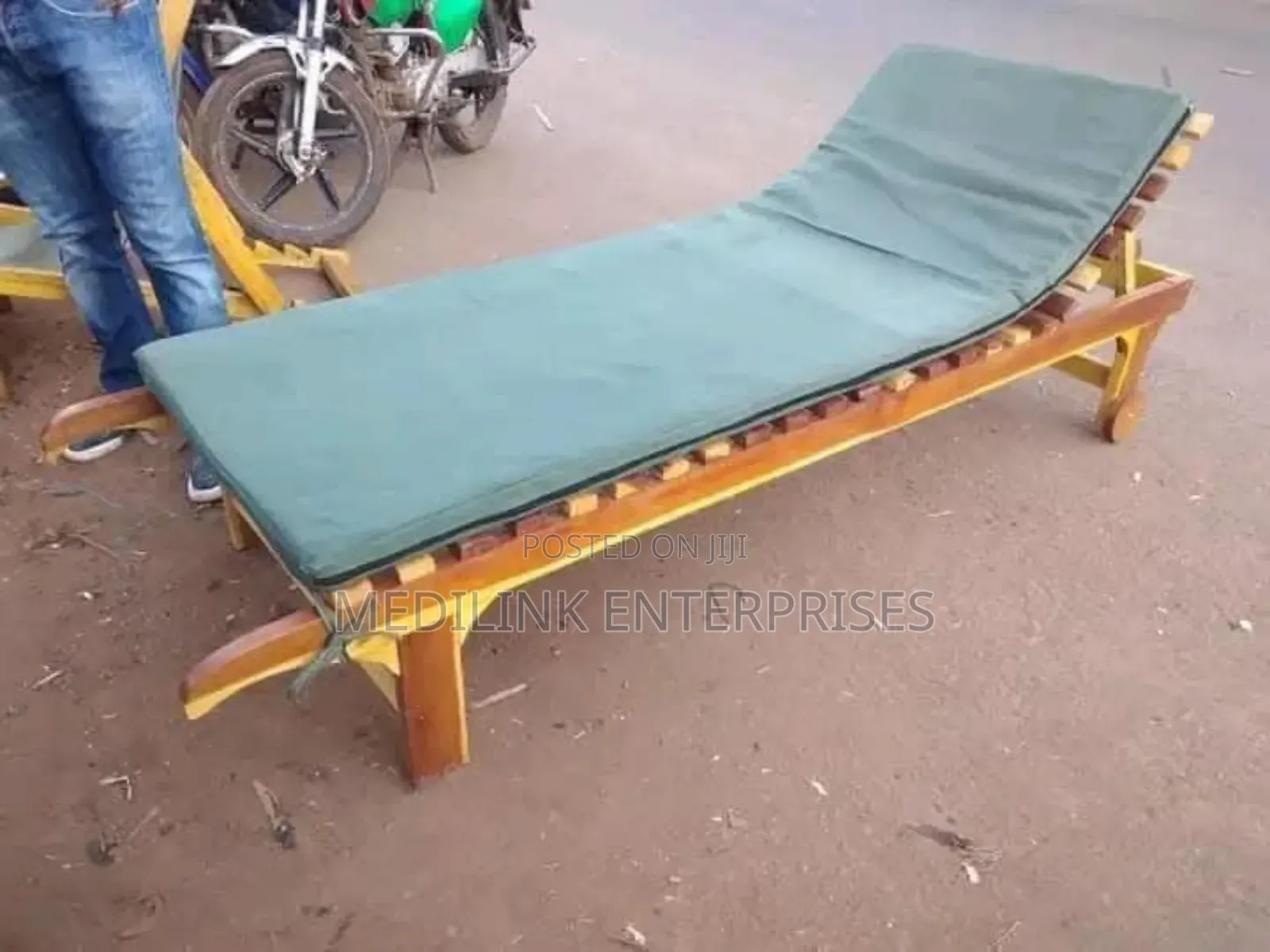Mvule Plain Carv Vanish Sunbeds Wooden