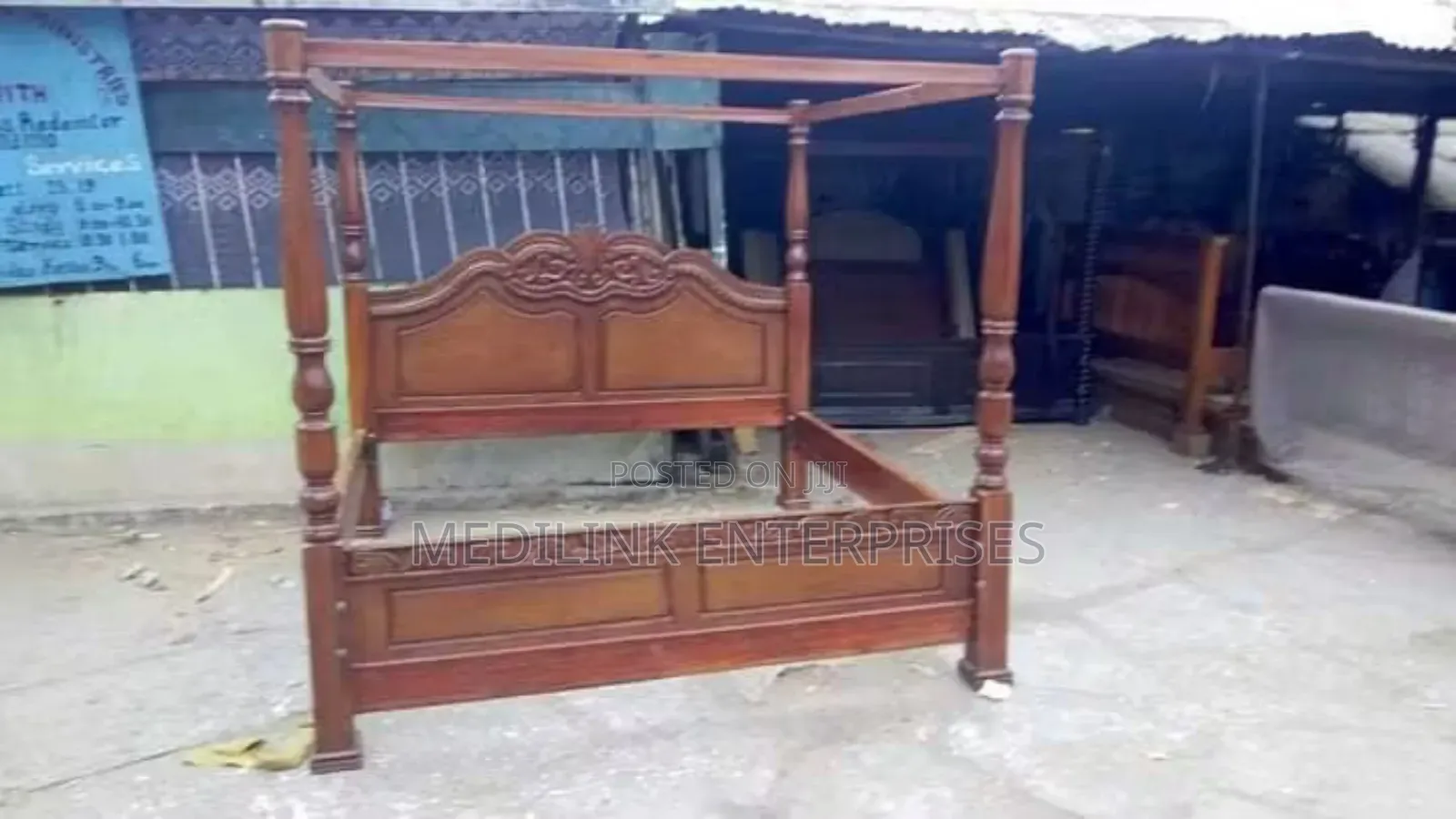 6*6 King Sized Walnut Mahogany Bed