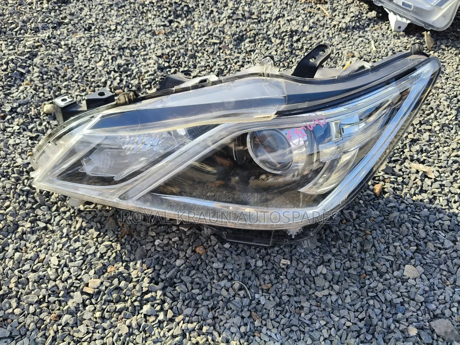 Crown 2015/16/17 Model, Xenon Headlight