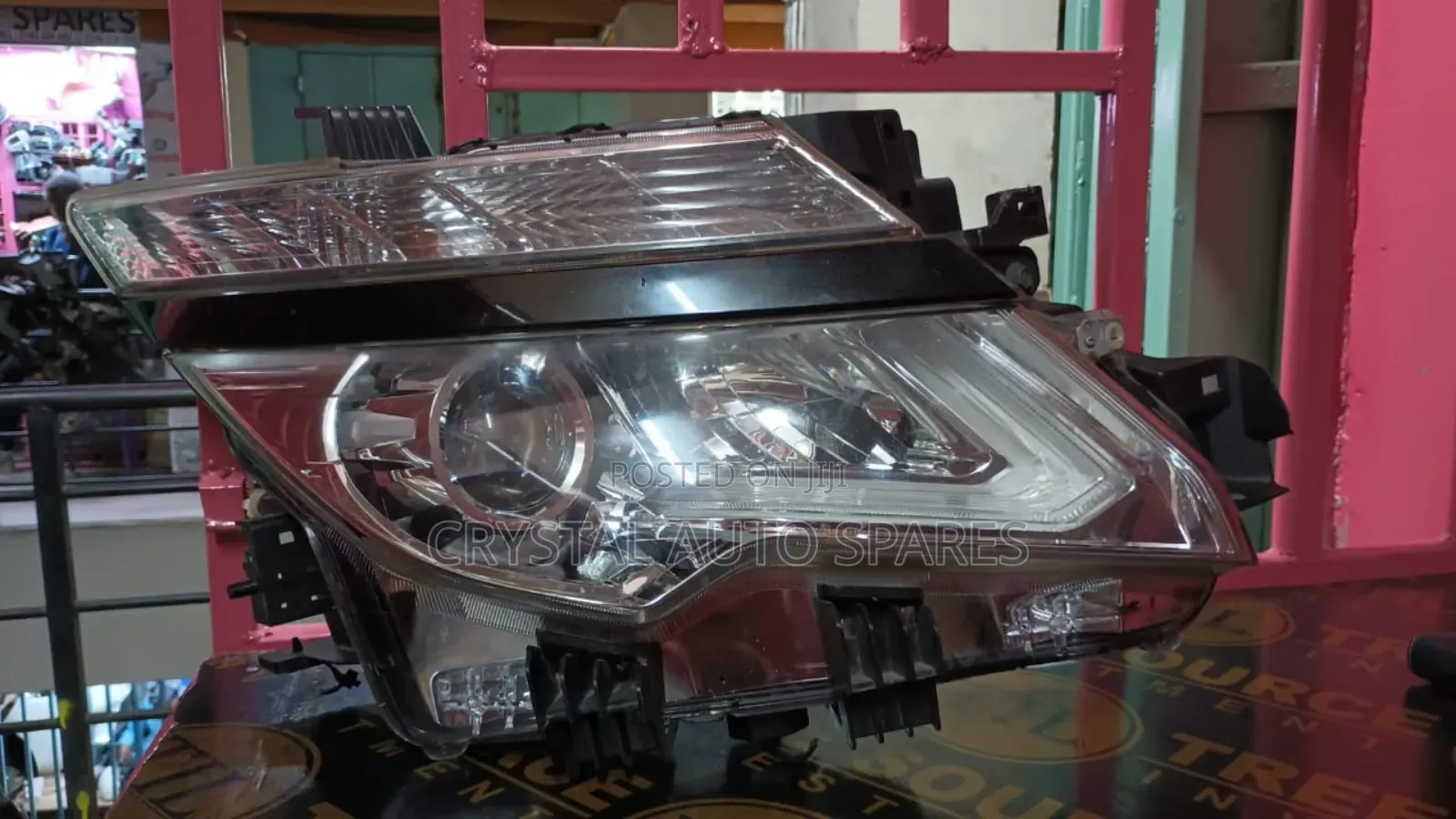 Nissan Elgrand Headlight