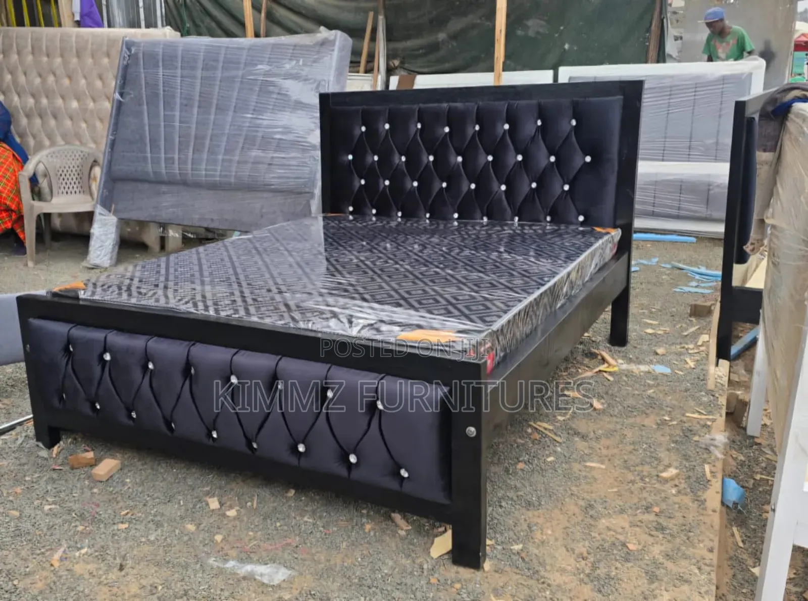 Black Buttoned Mocket Bed With Mattress