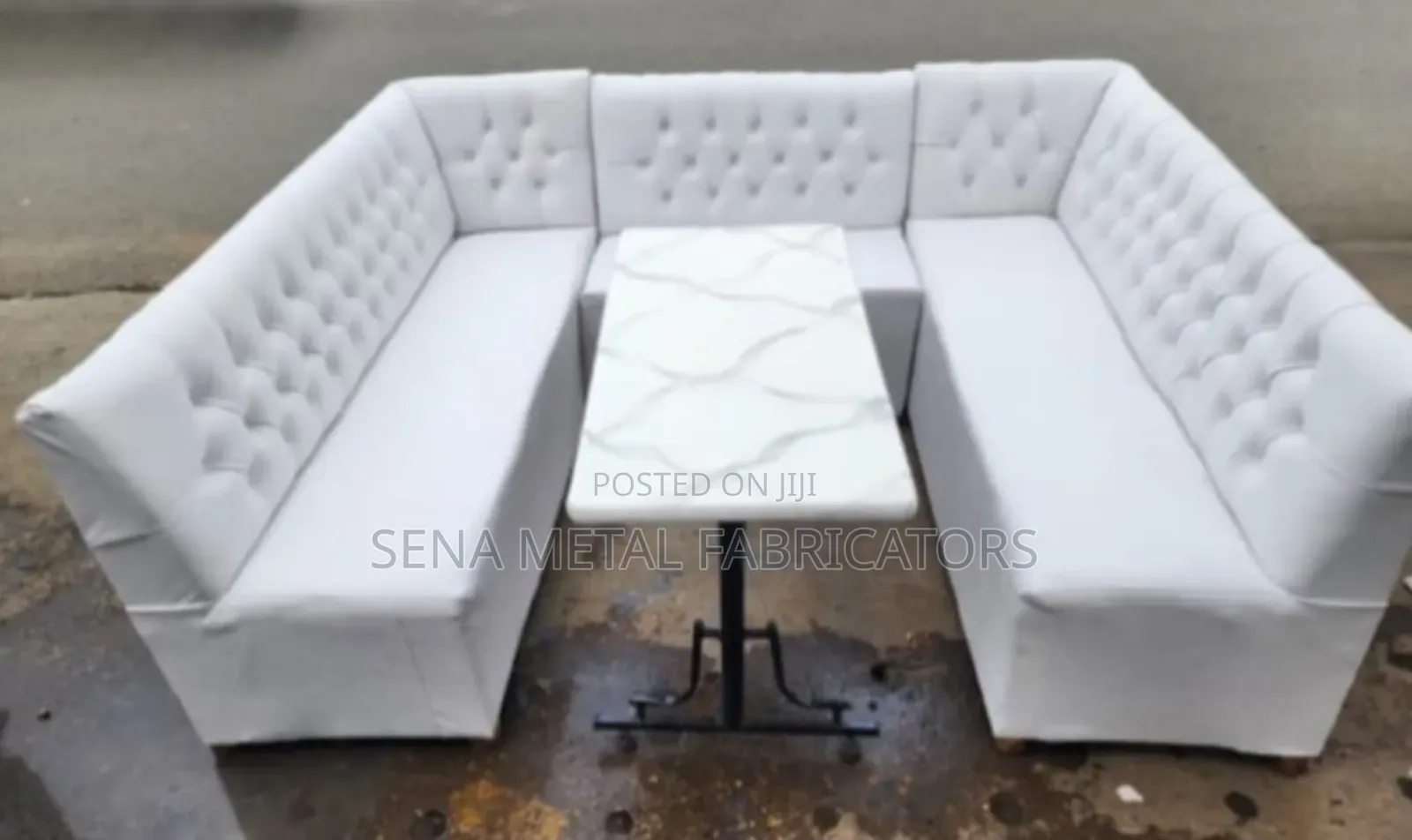 U Shaped Couches for Bars and Restaurant
