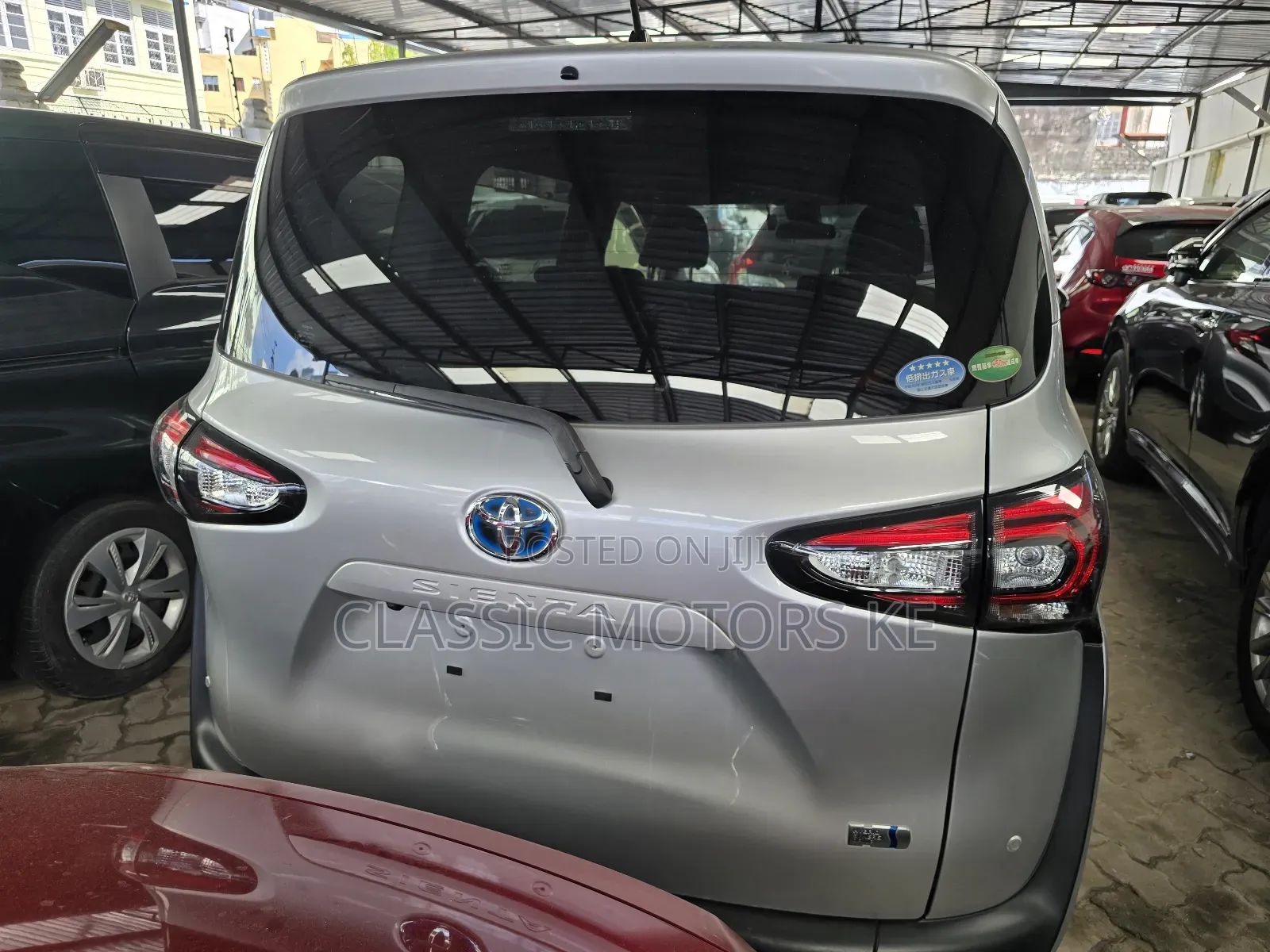 Toyota Sienta 1.5 Hybrid FWD 2019 Silver