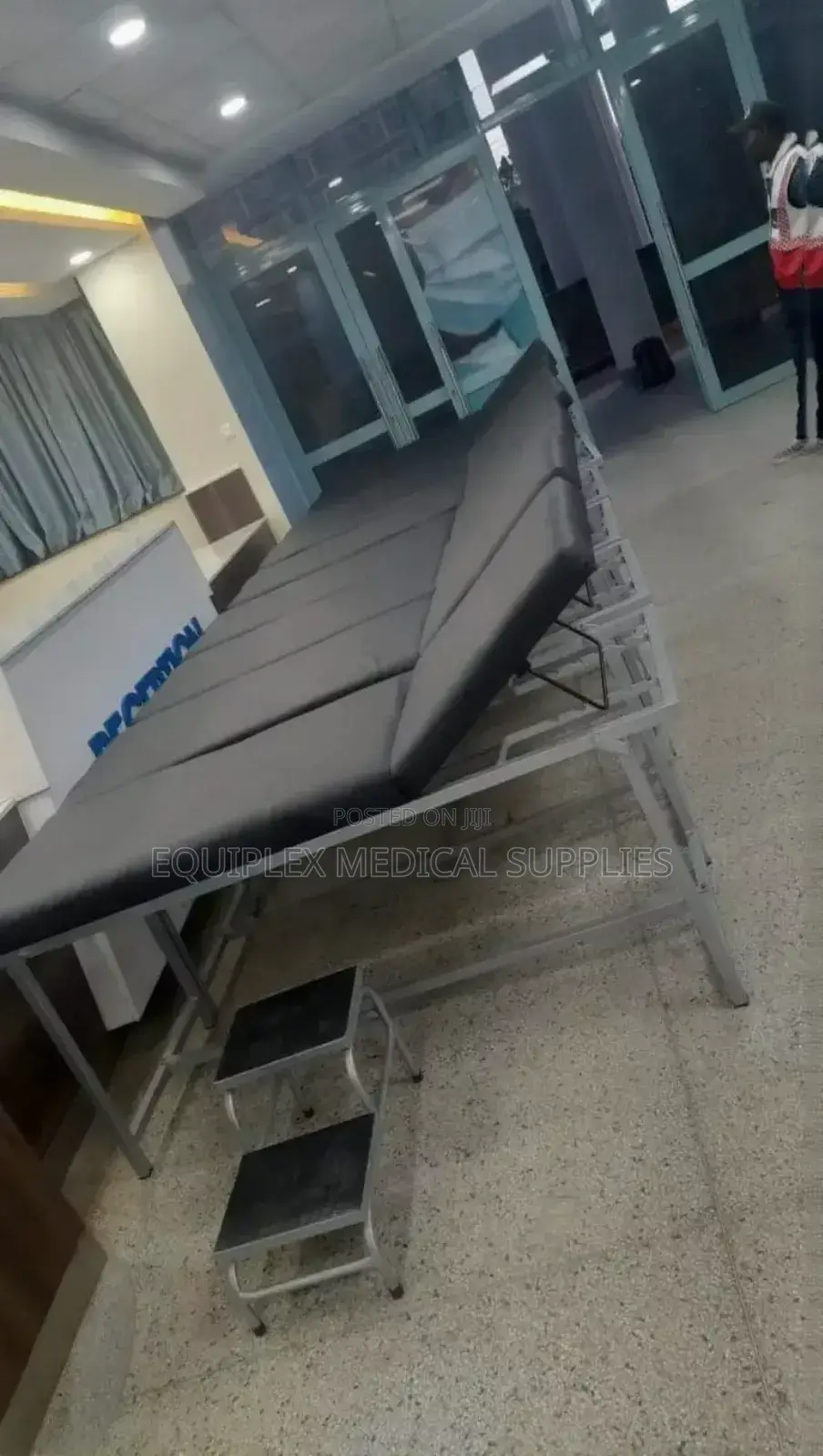 Examination Couch (Strong and Durable)