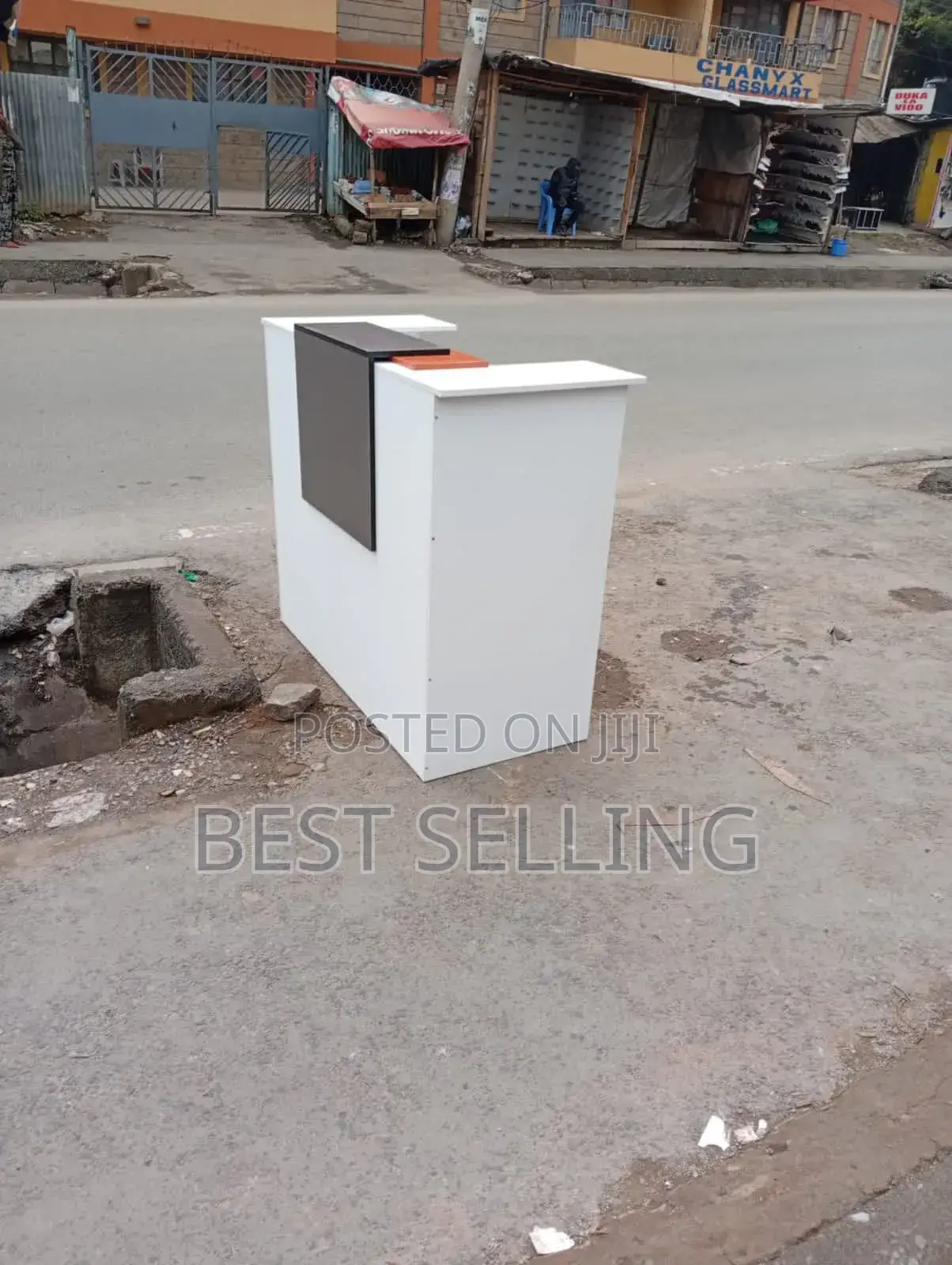 White Color Reception Table