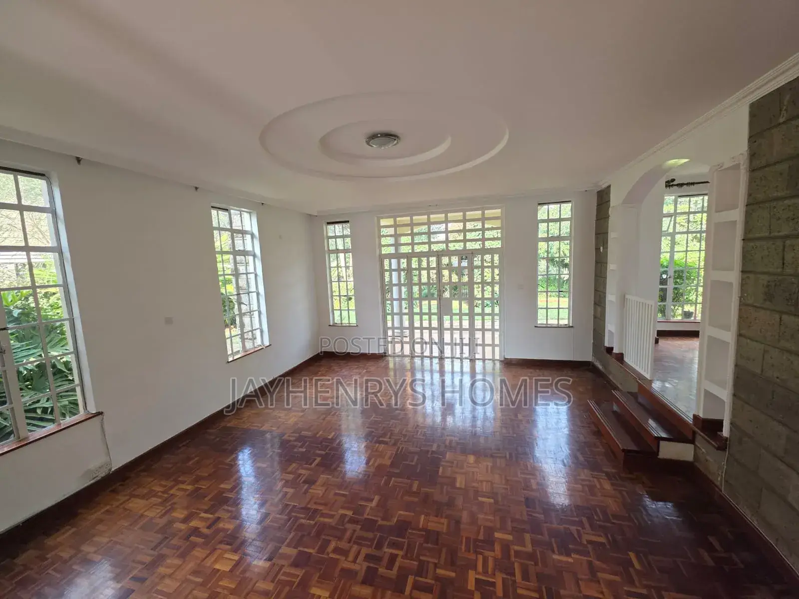 4bdrm House in Rosslyn for sale