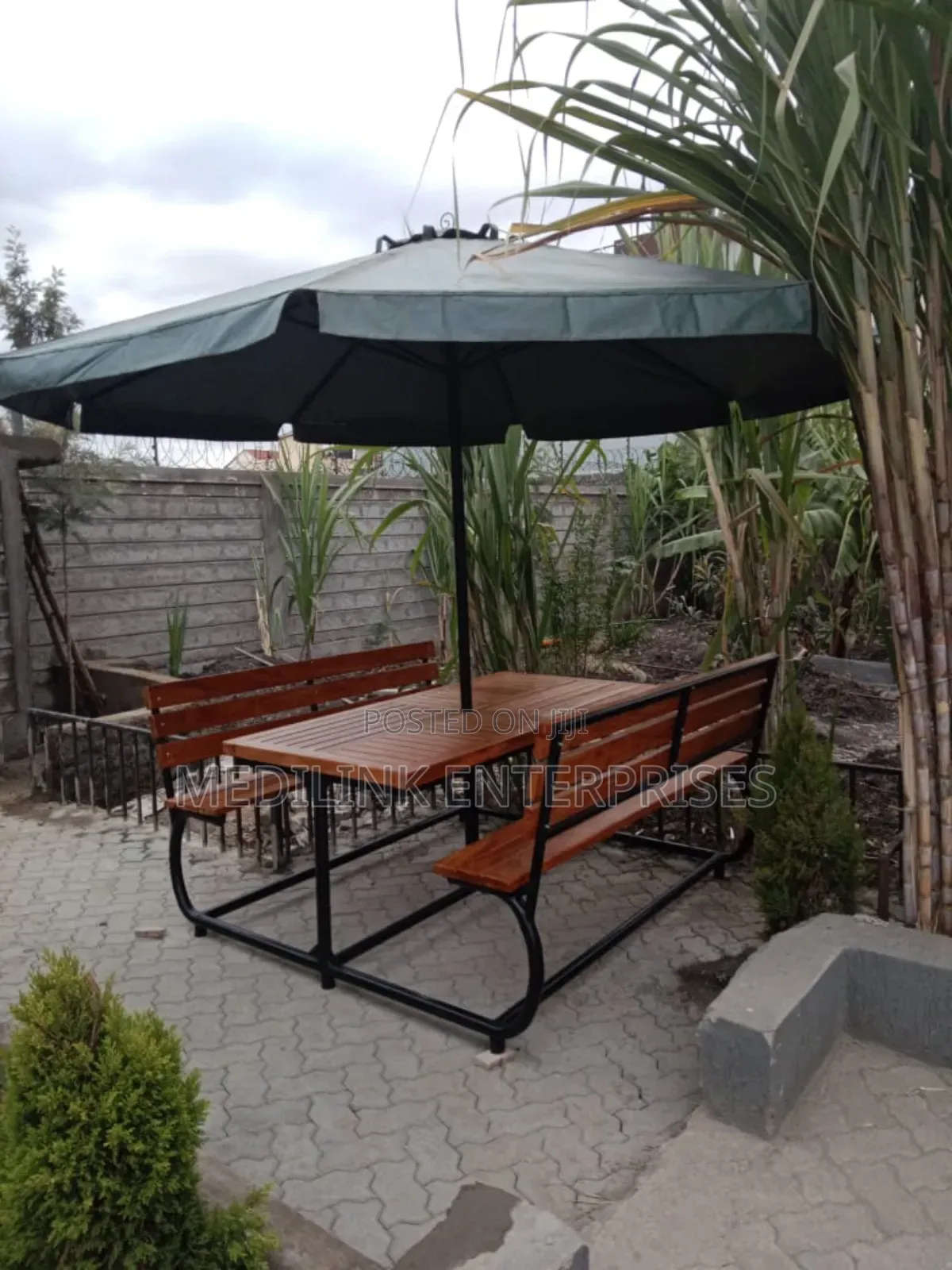 Wooden Metallic Hotel/Resort Benches