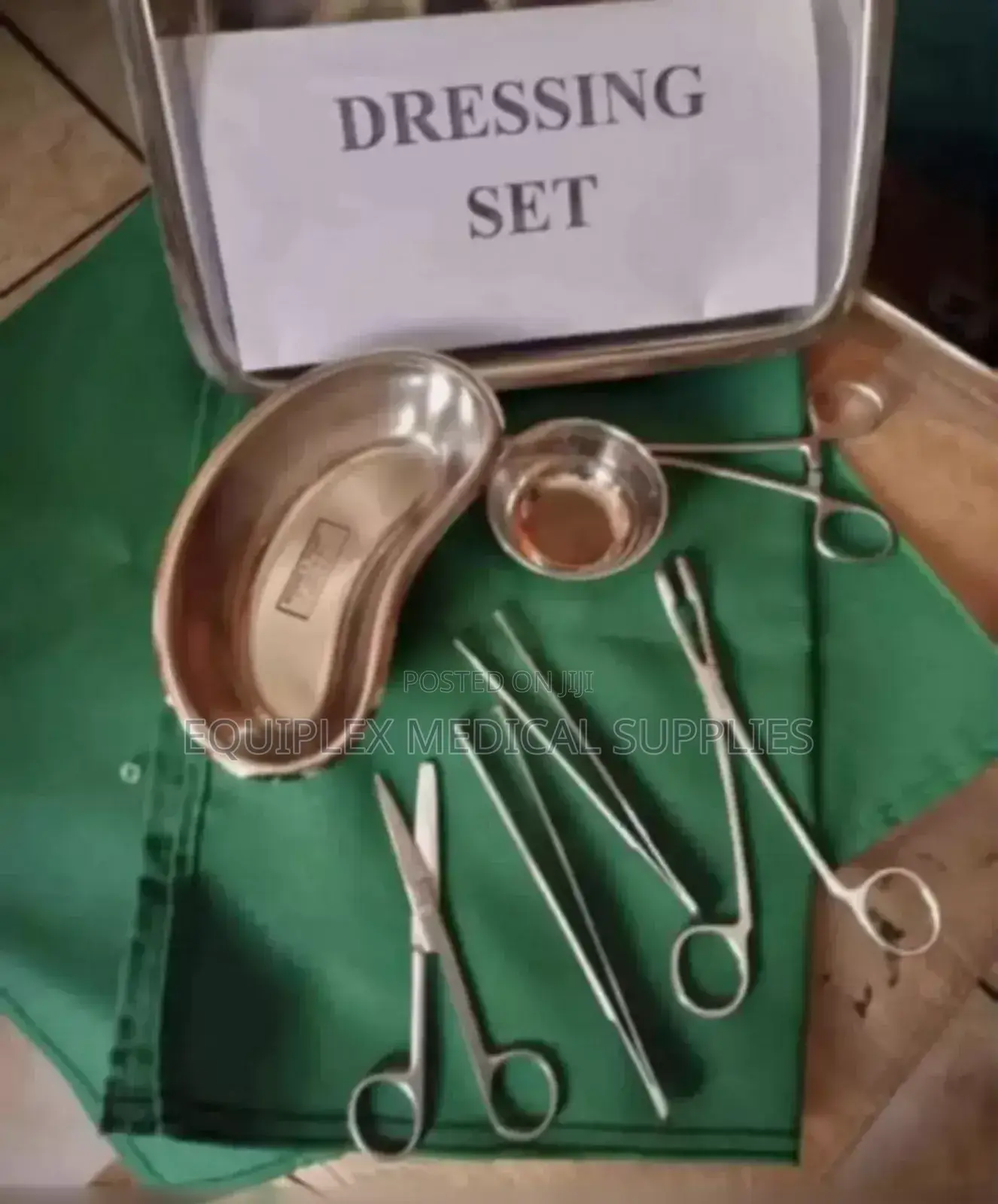 Surgical Dressing Set With Tray