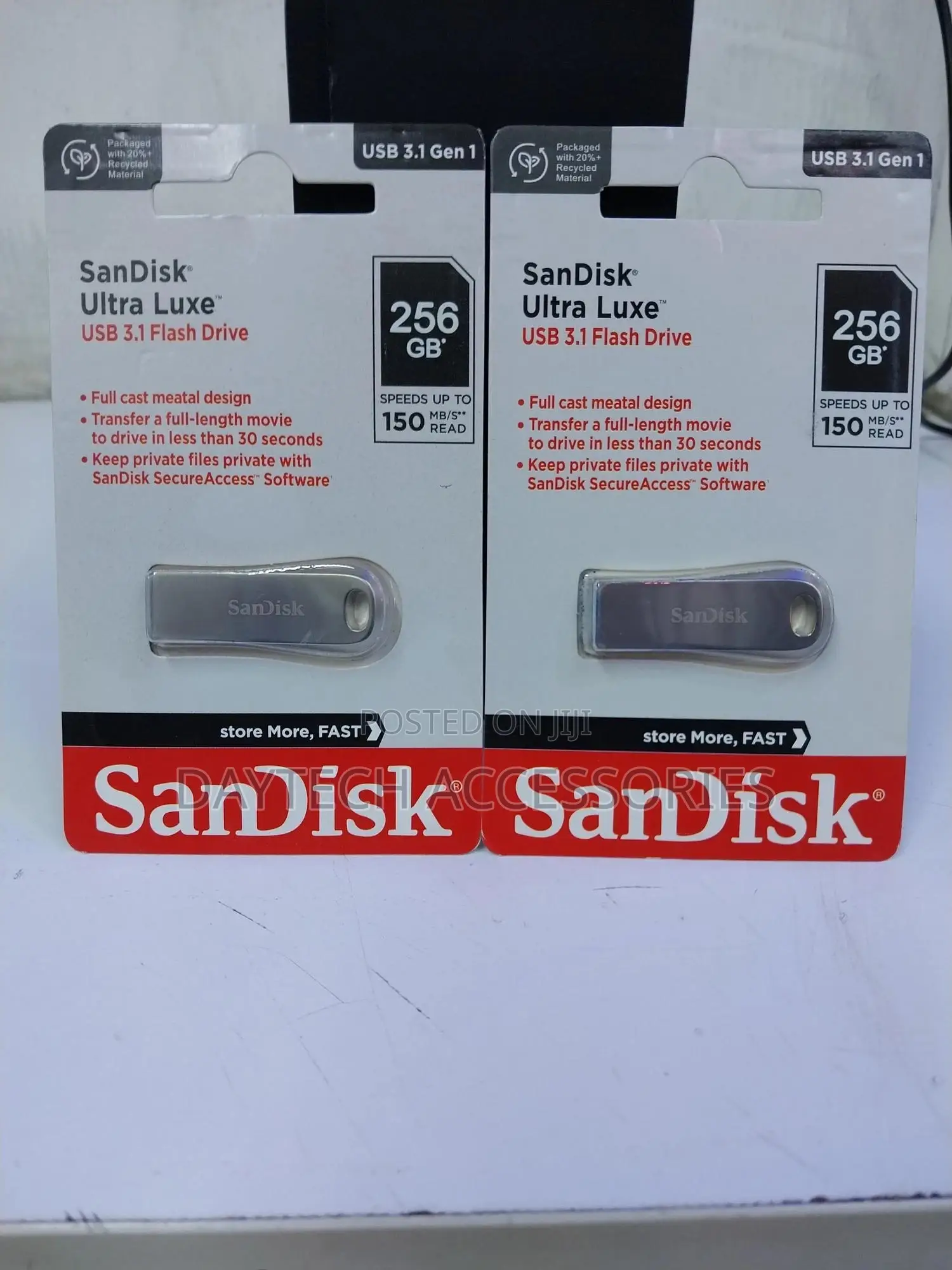 The Sandisk Ultra Luxe 256gb Usb 3.1 Flash Drive.