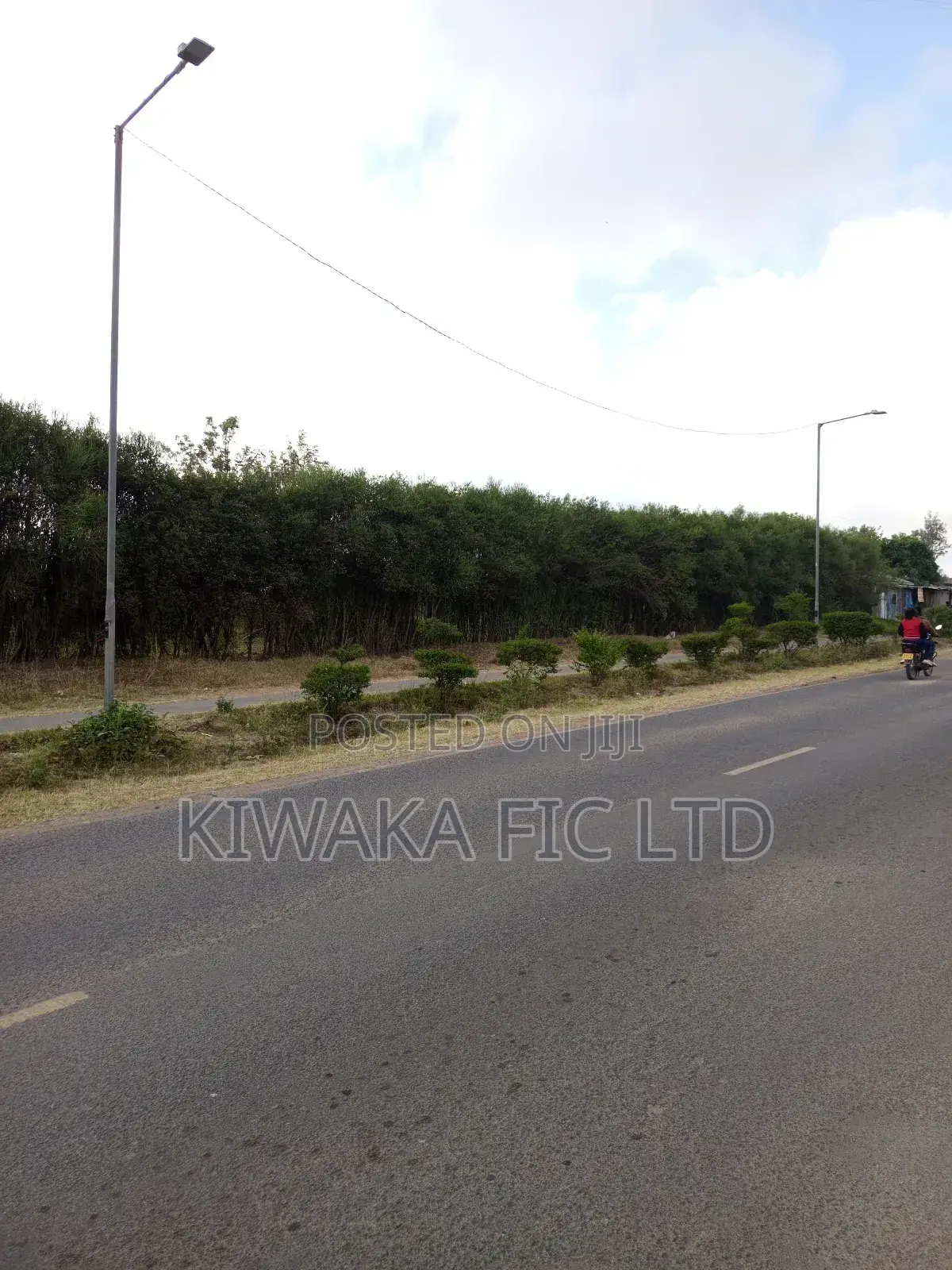 80×200 Plot Fronting Tarmack in Ruai