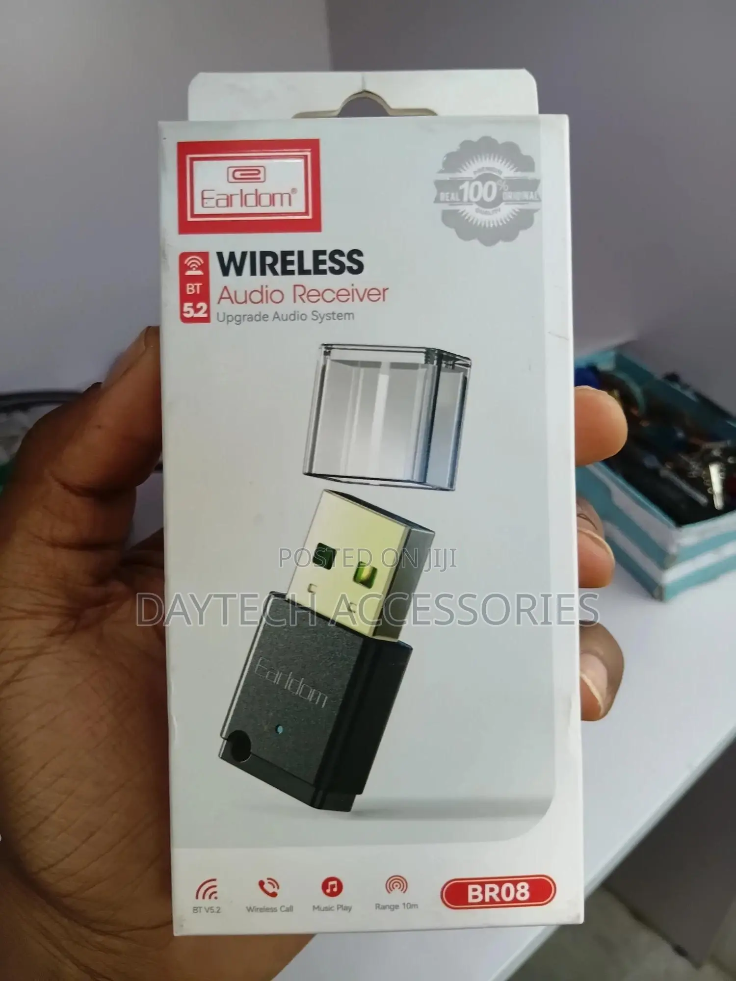 An Earldom Br08 Wireless in-Car Audio Receiver Adapter