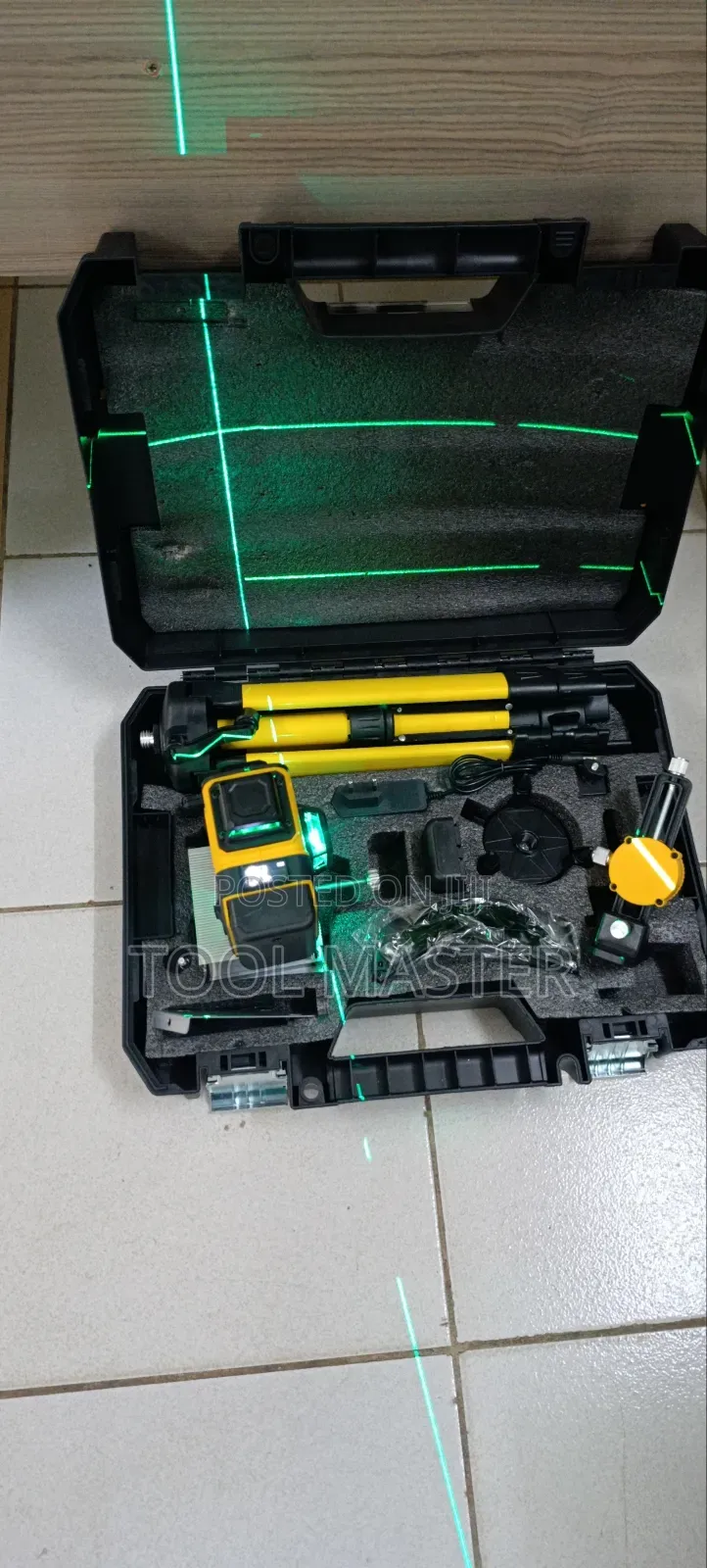 Auto Level With Tripod Stand/ Dewalt Laser Level