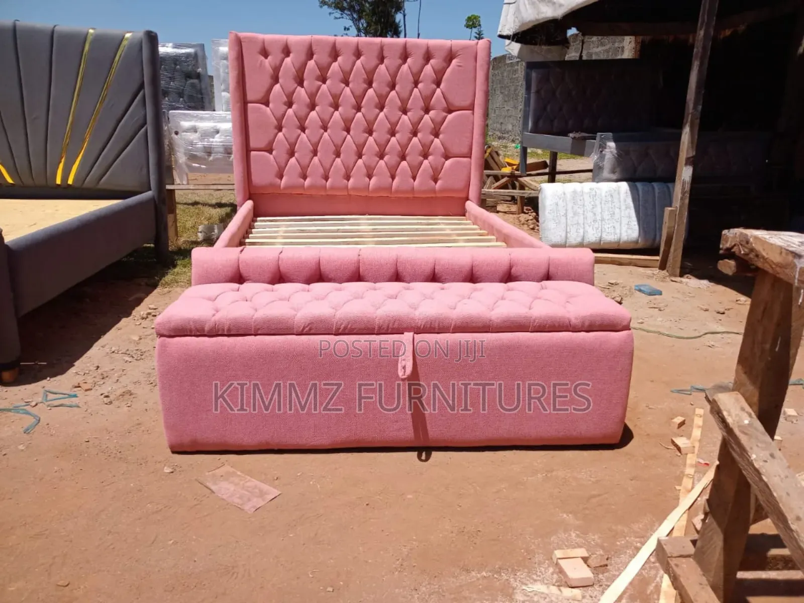 5x6 Pink Chester Bed With Ottoman