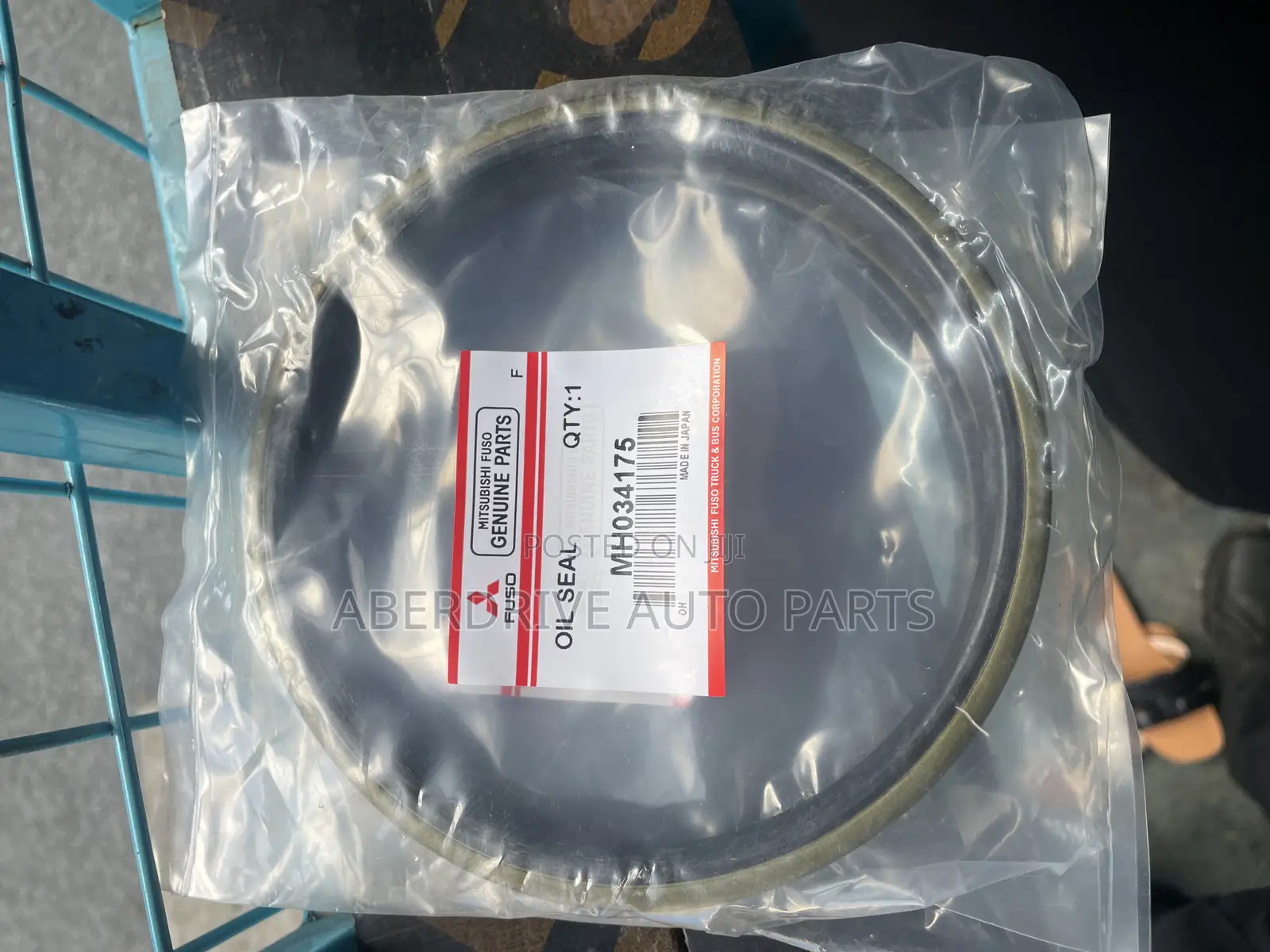 Hub Seals Mitsubishi Trucks