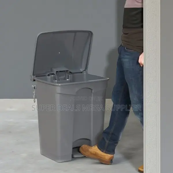 Home and Commercial 30l Hard Plastic Step Pedal Waste Garbage Bin