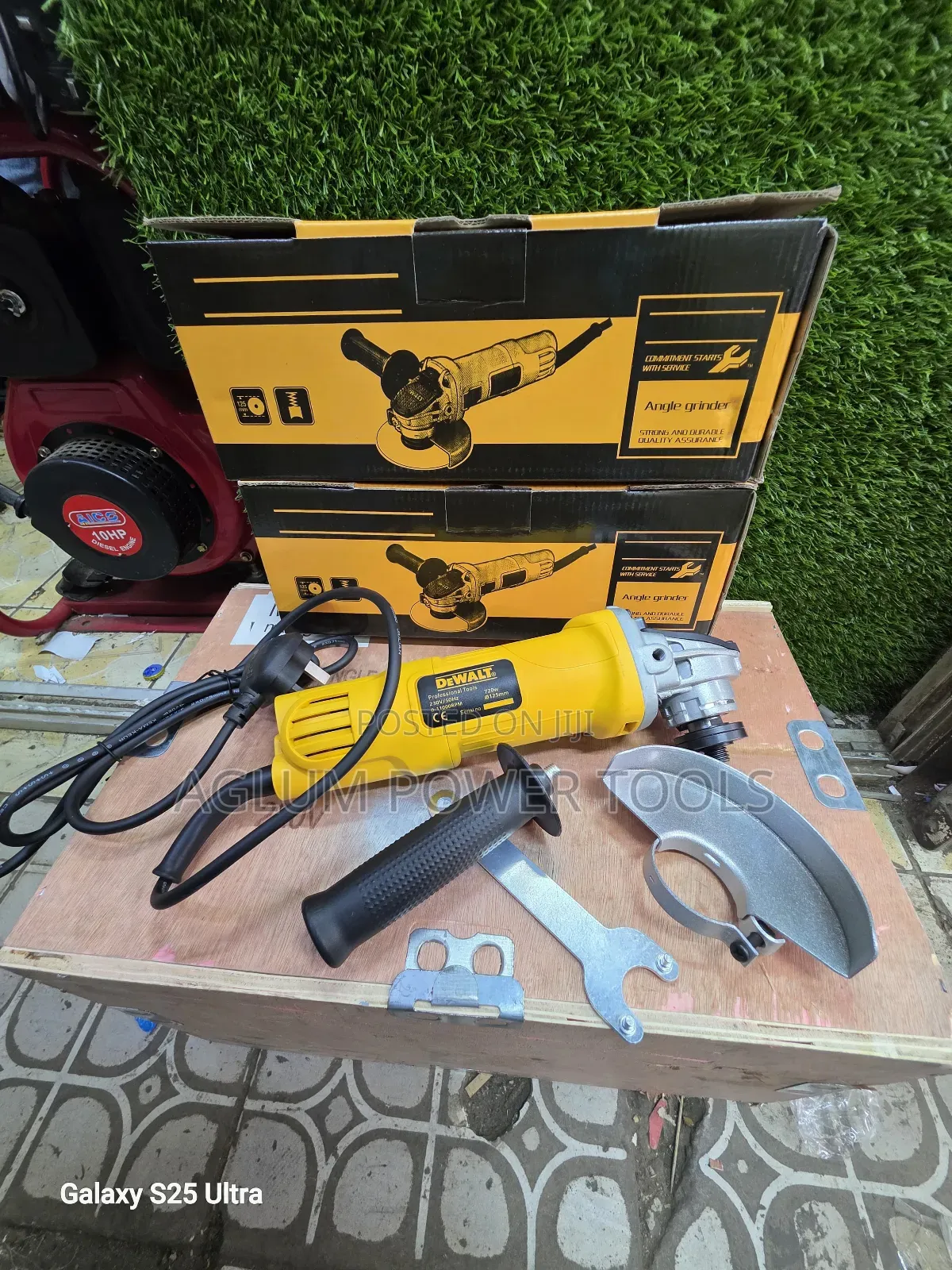 Dewalt Angle Grinder 720w 4.5 Inches
